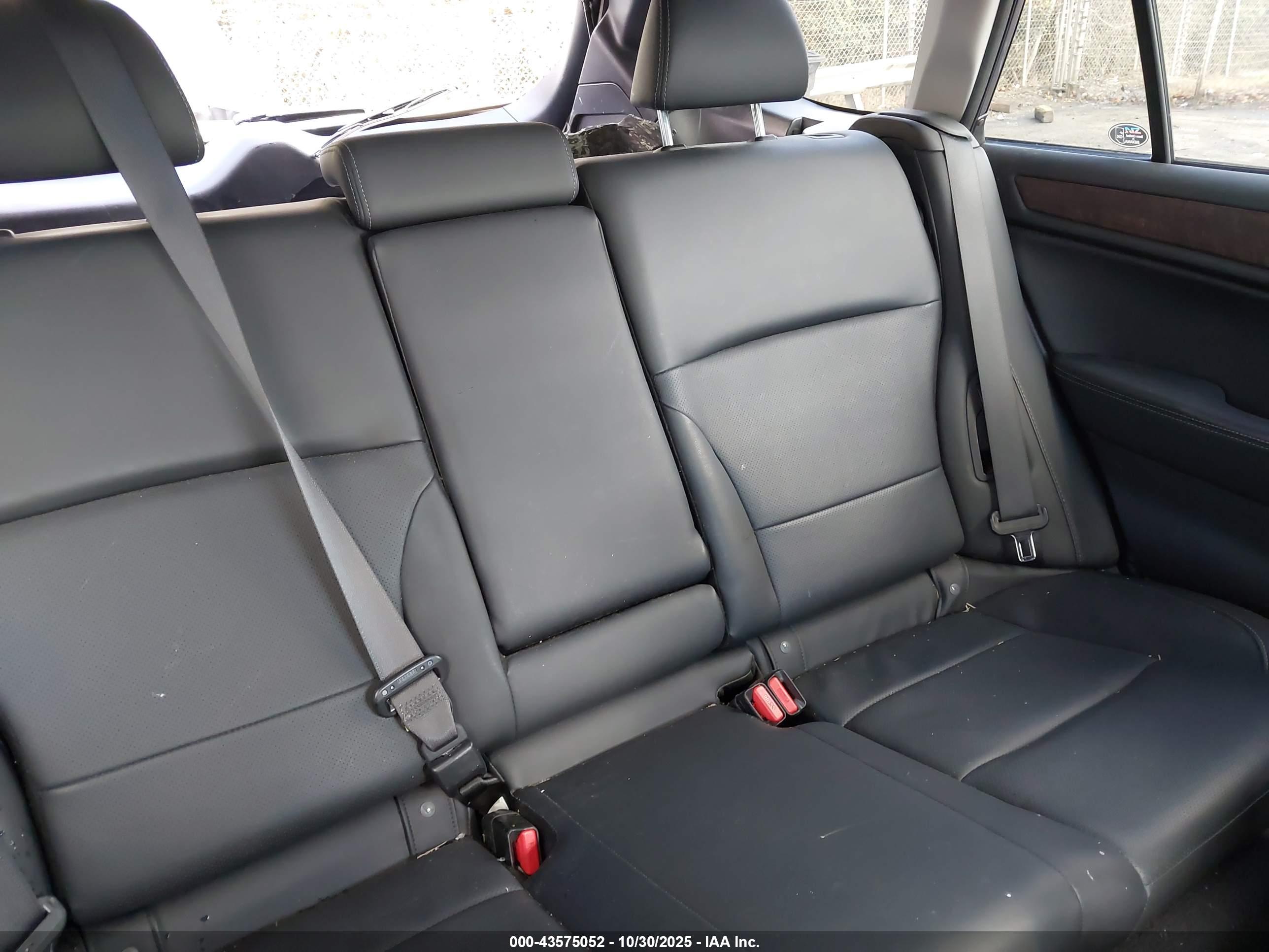 SUBARU OUTBACK image 8