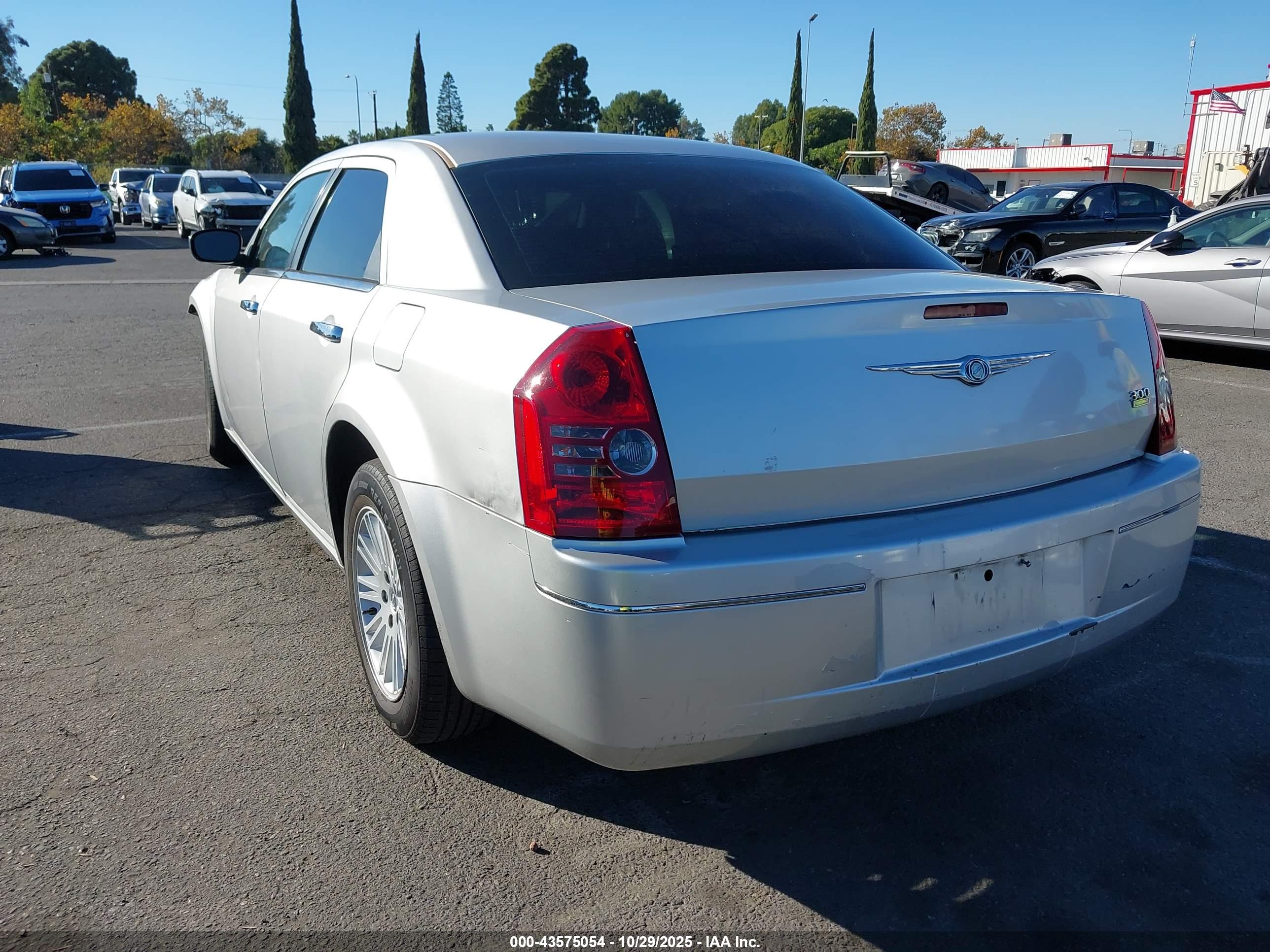 CHRYSLER 300 image 3