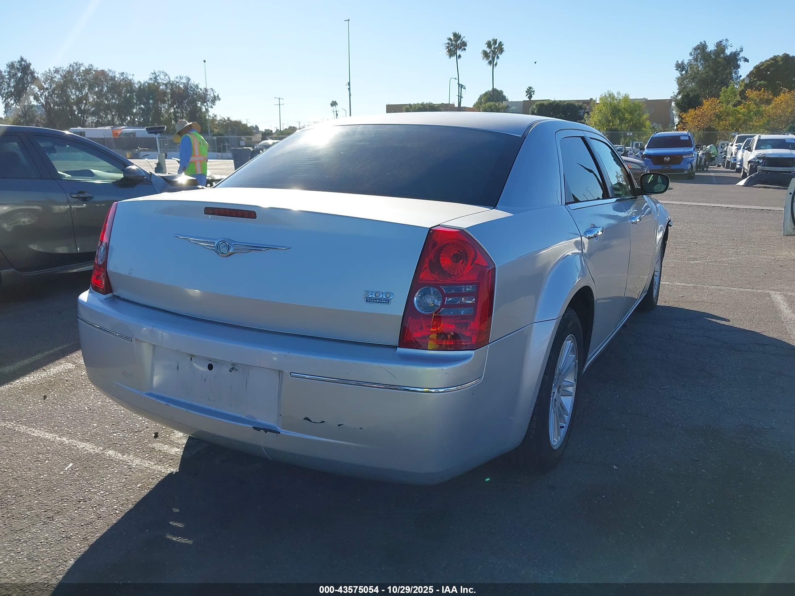 CHRYSLER 300 image 4