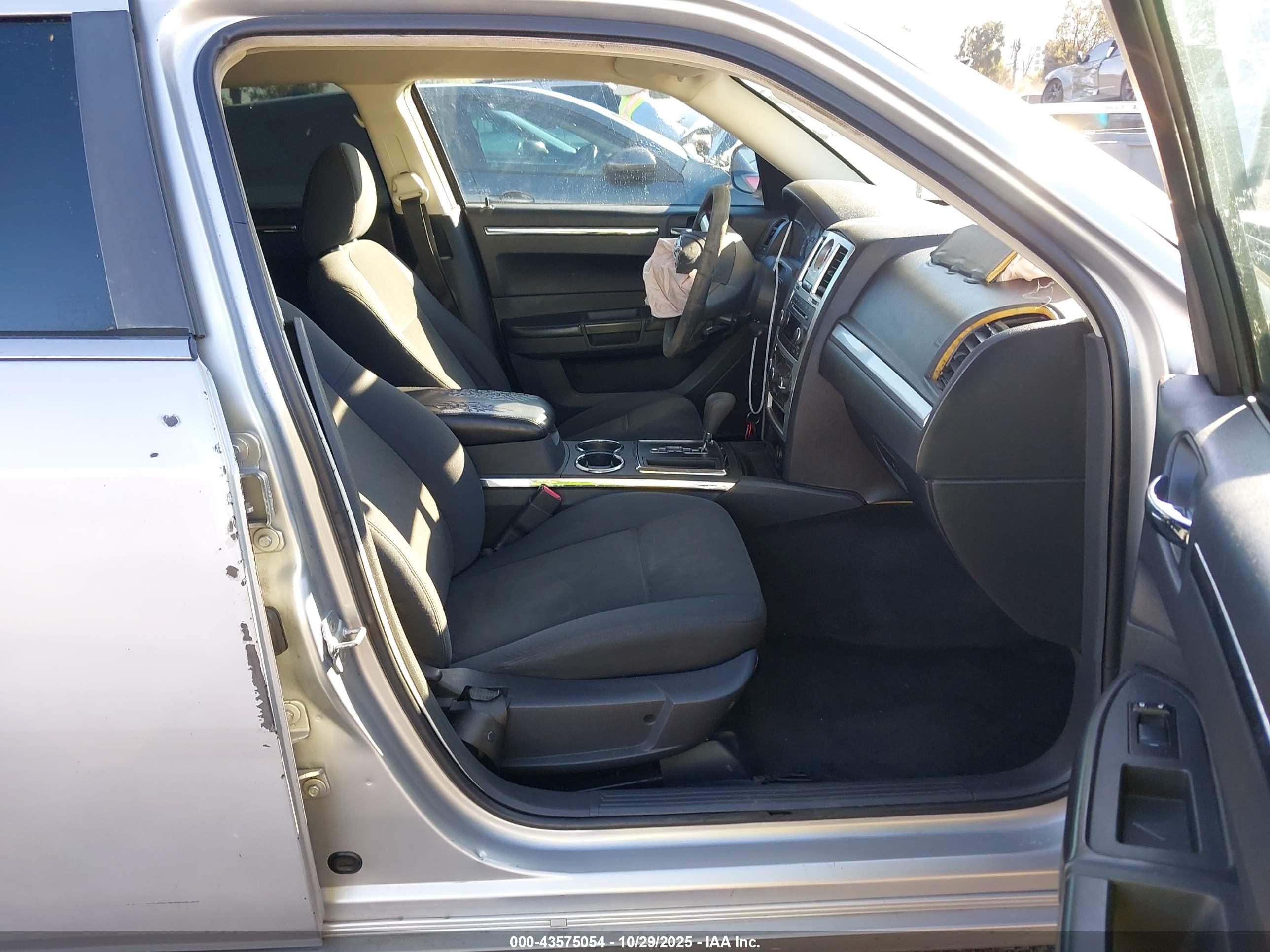 CHRYSLER 300 image 5