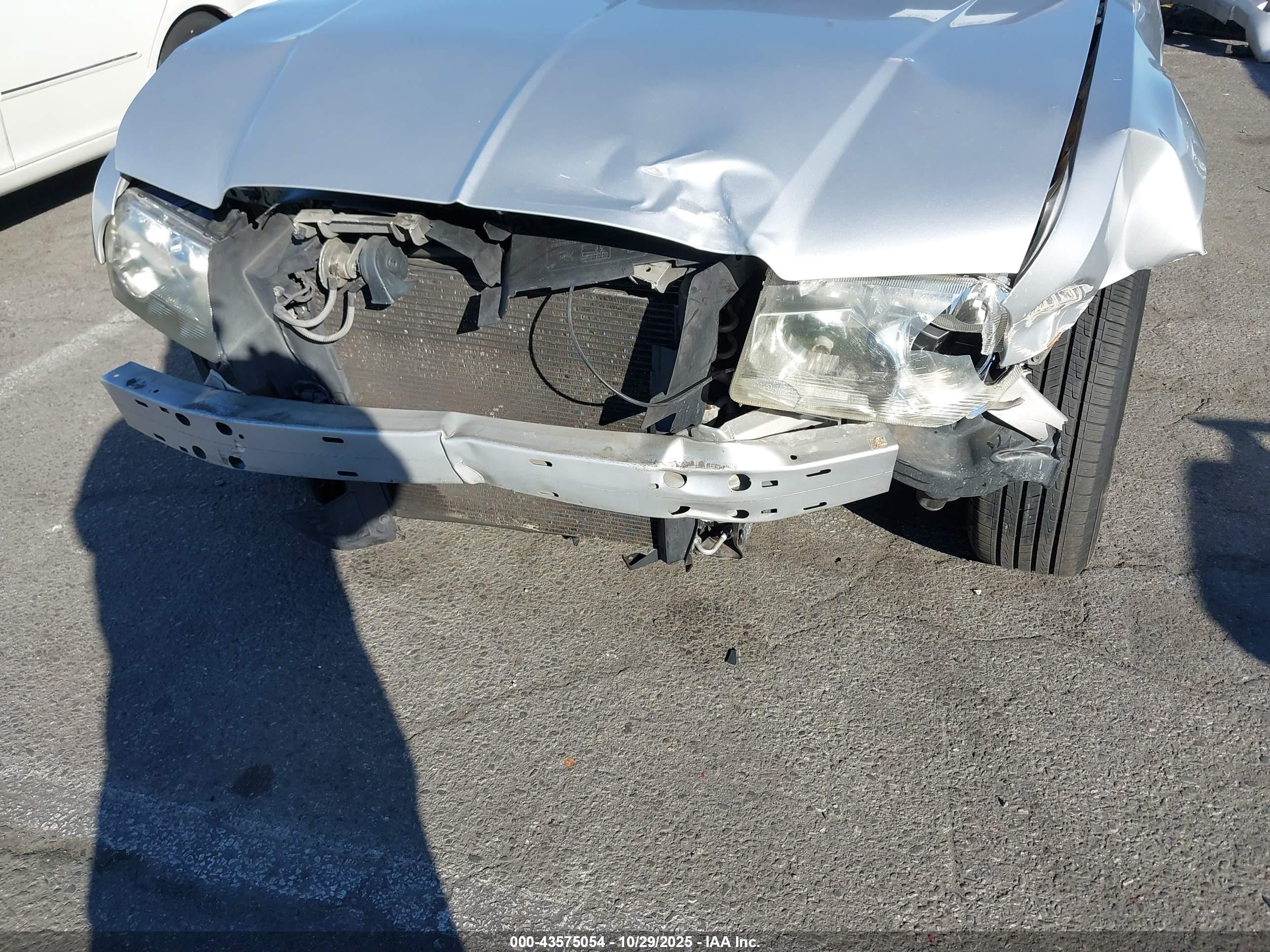 CHRYSLER 300 image 6