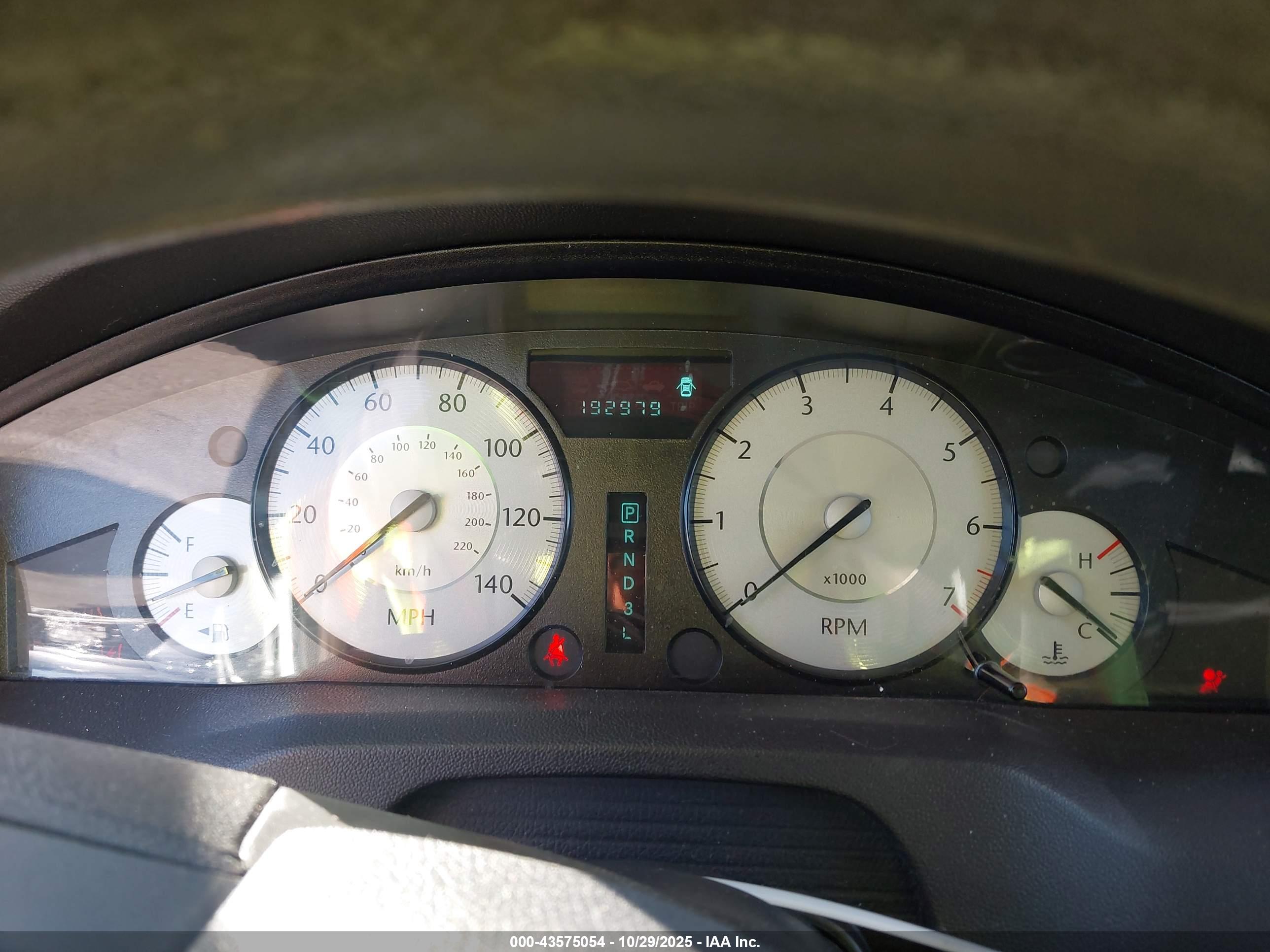 CHRYSLER 300 image 7