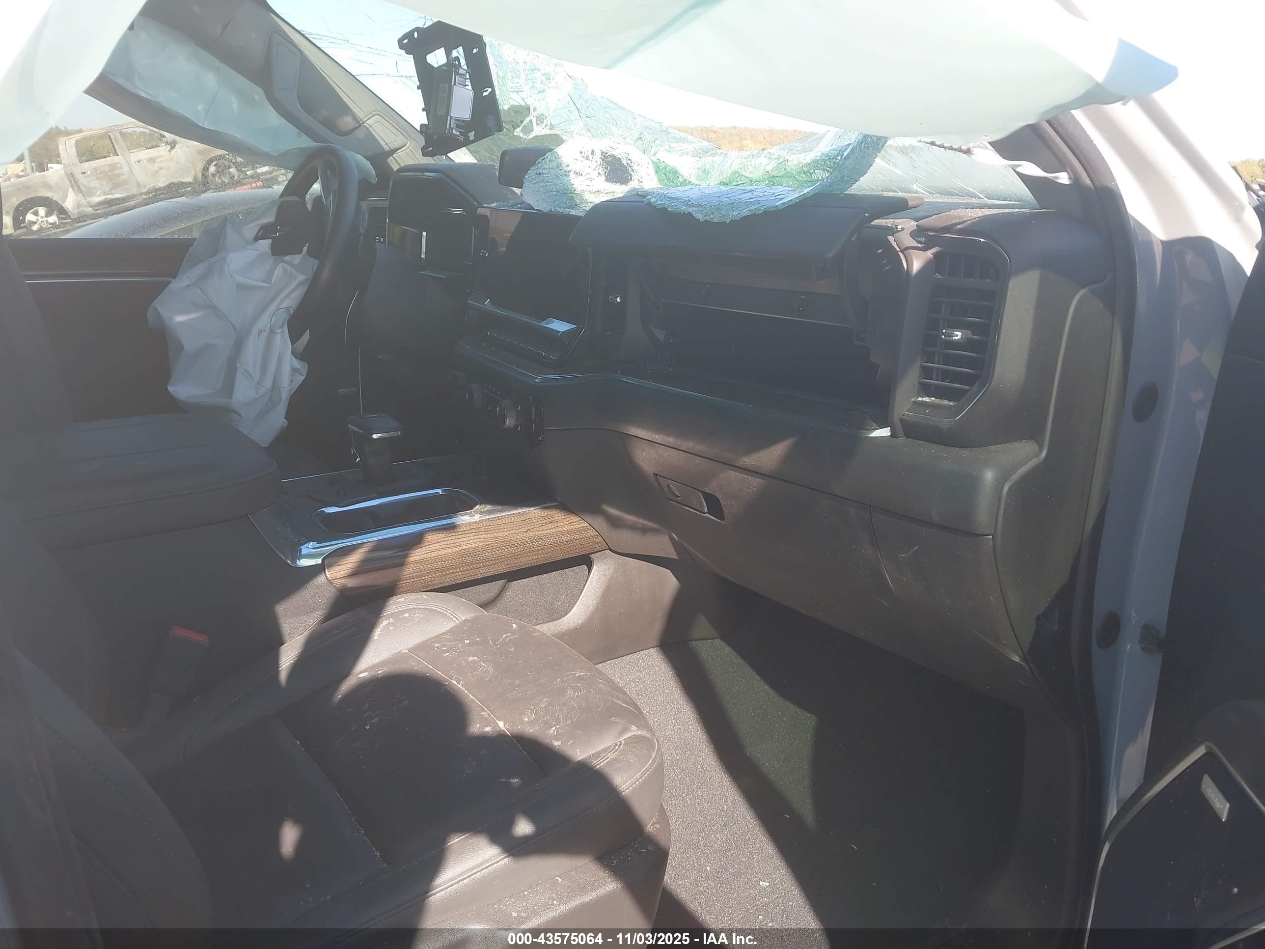 CHEVROLET SILVERADO image 5