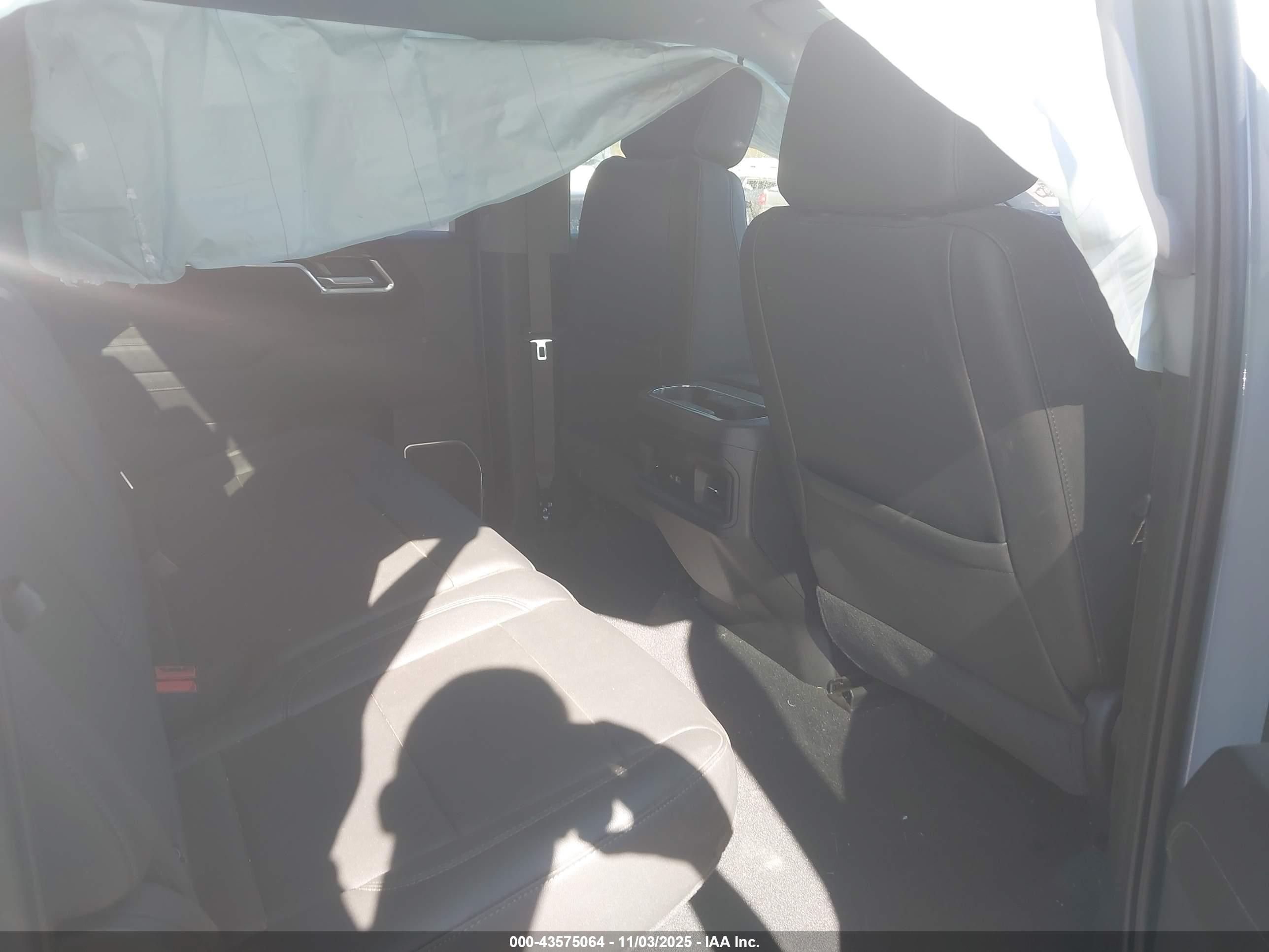CHEVROLET SILVERADO image 8