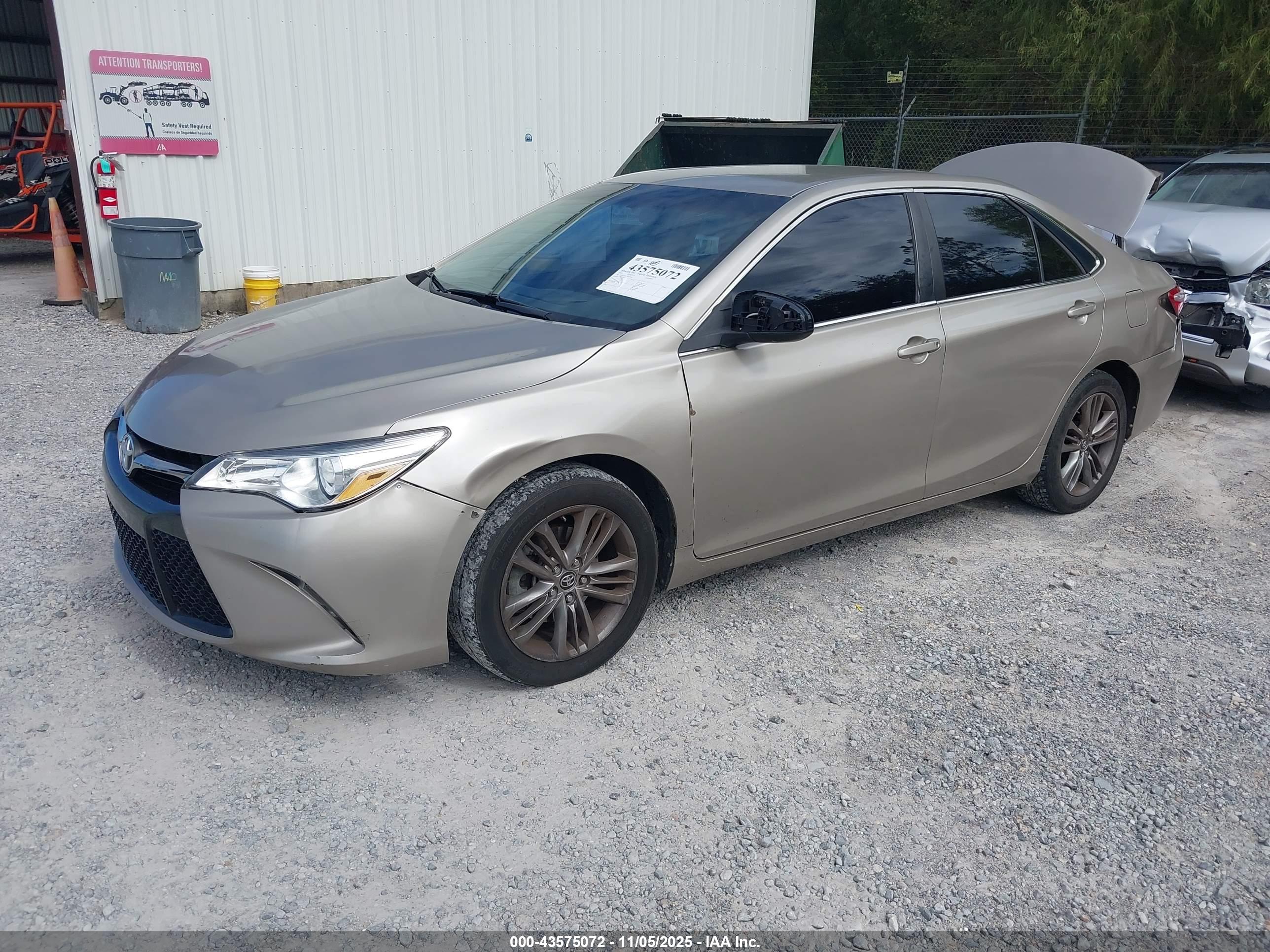 TOYOTA CAMRY image 2