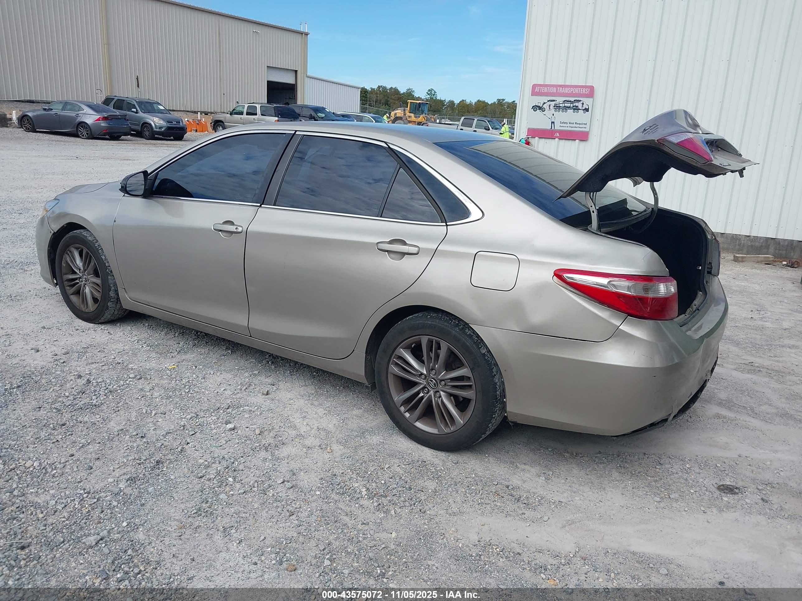 TOYOTA CAMRY image 3