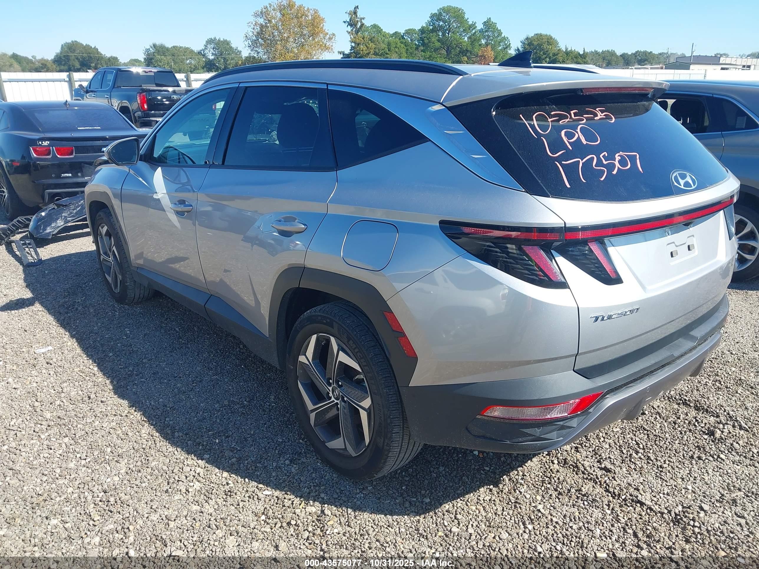 HYUNDAI TUCSON image 3