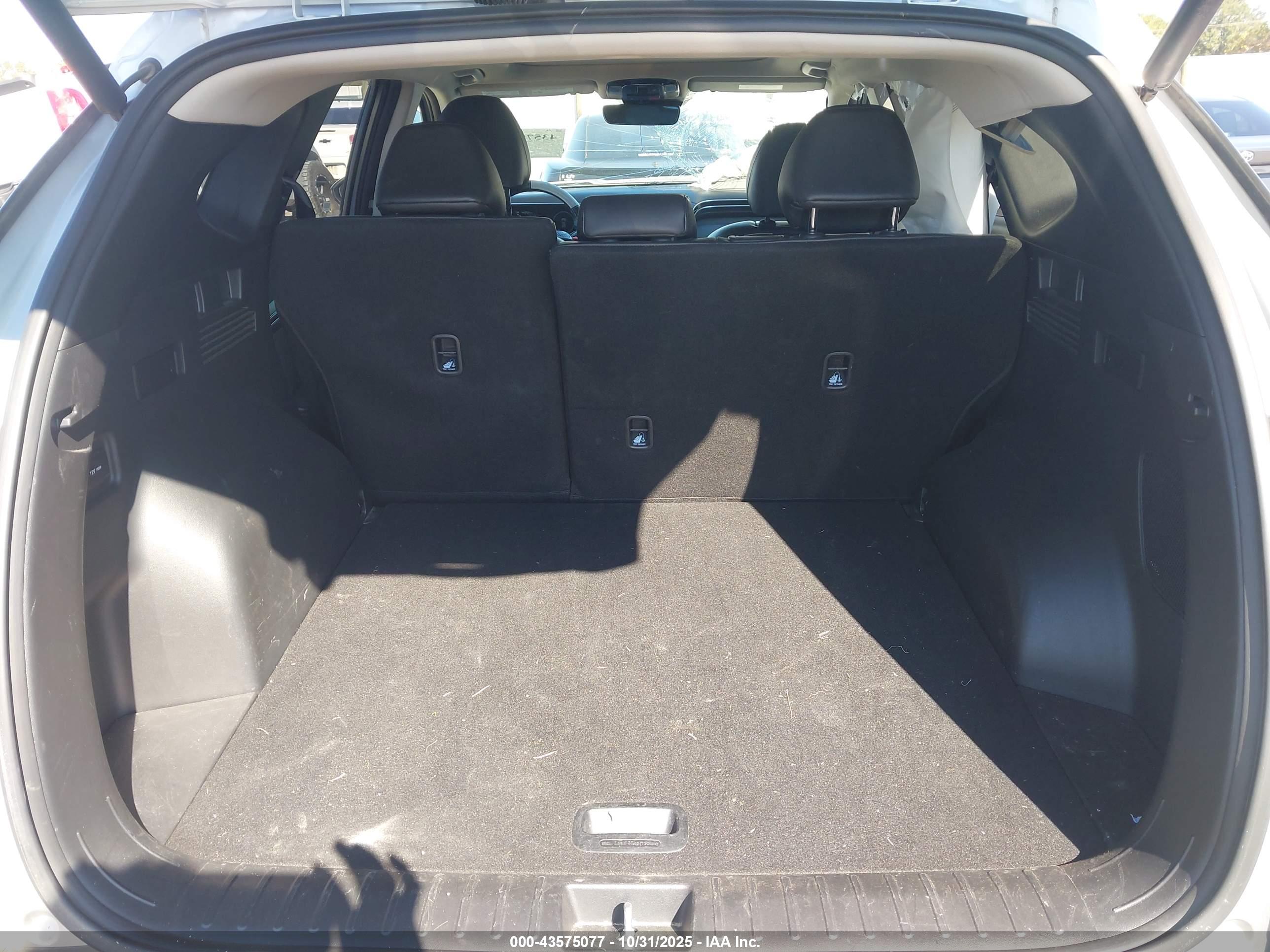 HYUNDAI TUCSON image 8