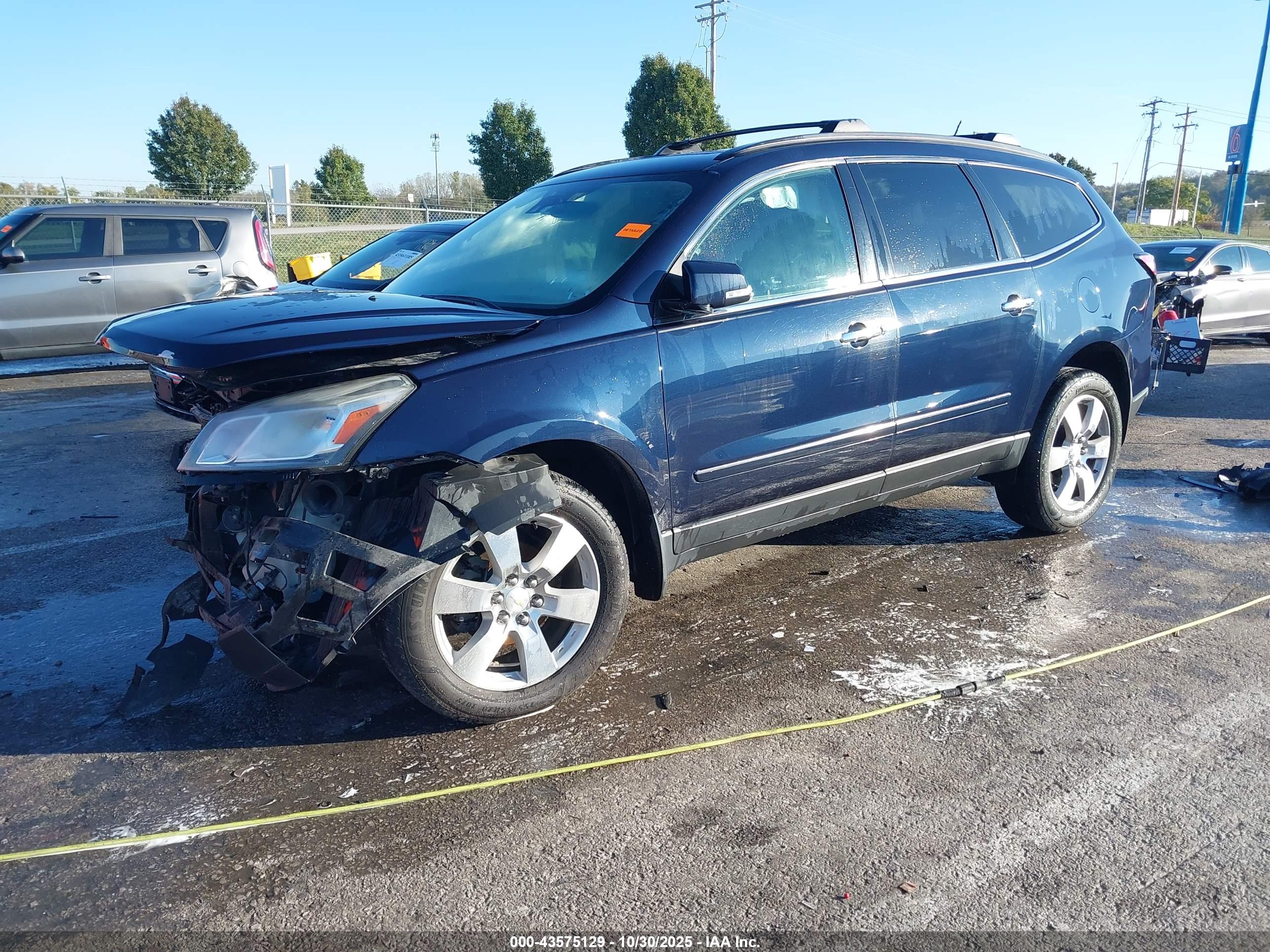 CHEVROLET TRAVERSE image 2