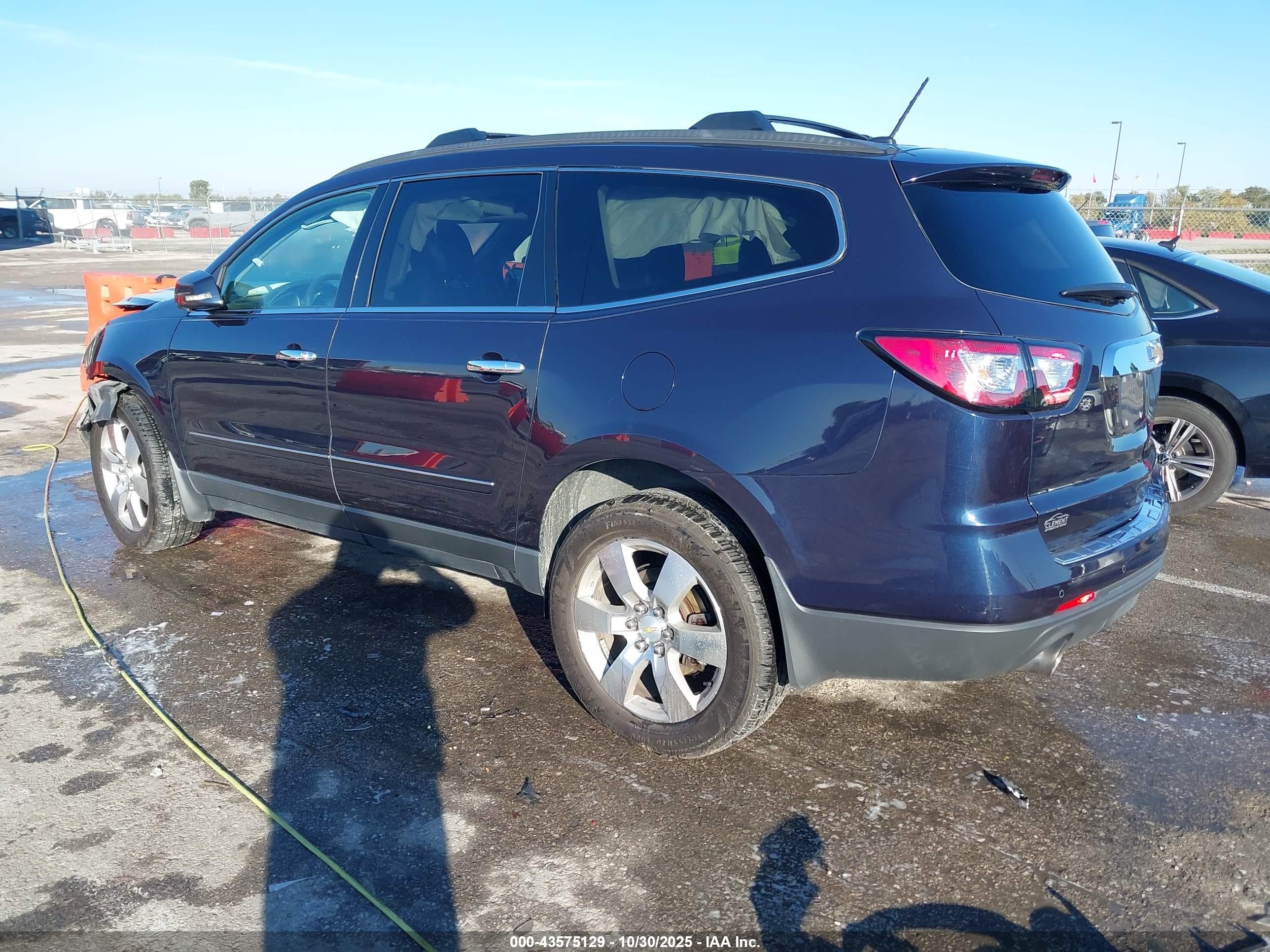 CHEVROLET TRAVERSE image 3
