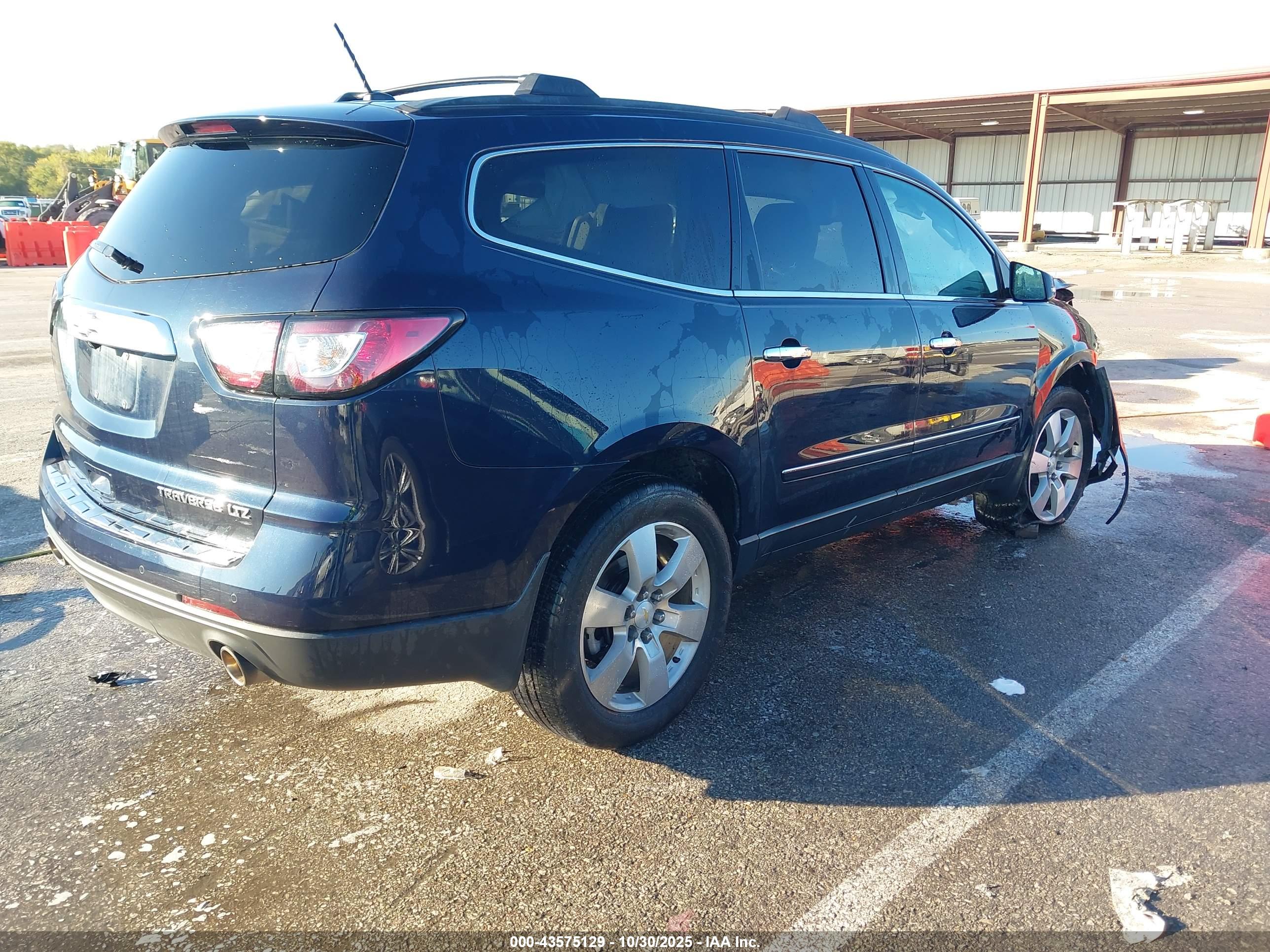 CHEVROLET TRAVERSE image 4