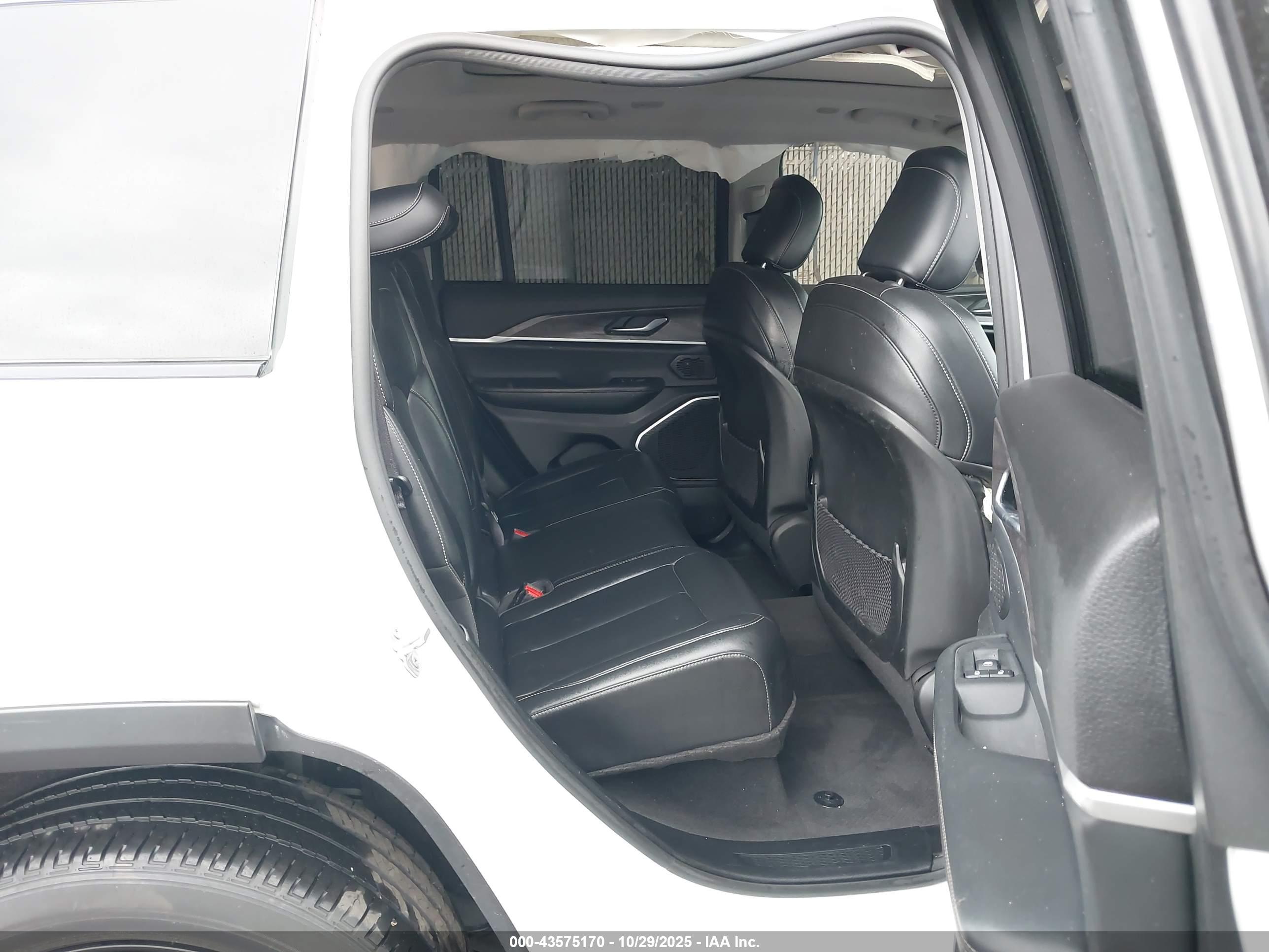 JEEP GRAND image 8