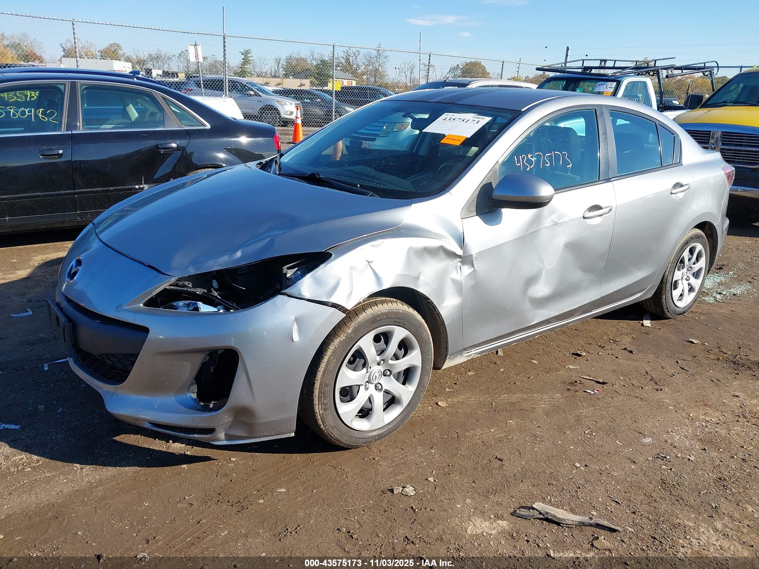 MAZDA MAZDA3 image 2