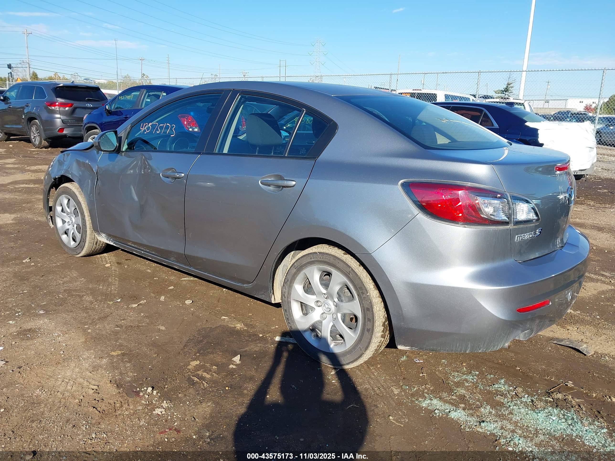 MAZDA MAZDA3 image 3