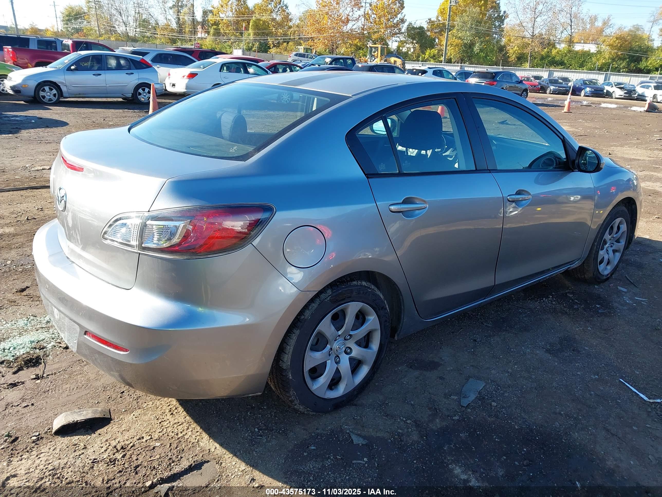 MAZDA MAZDA3 image 4