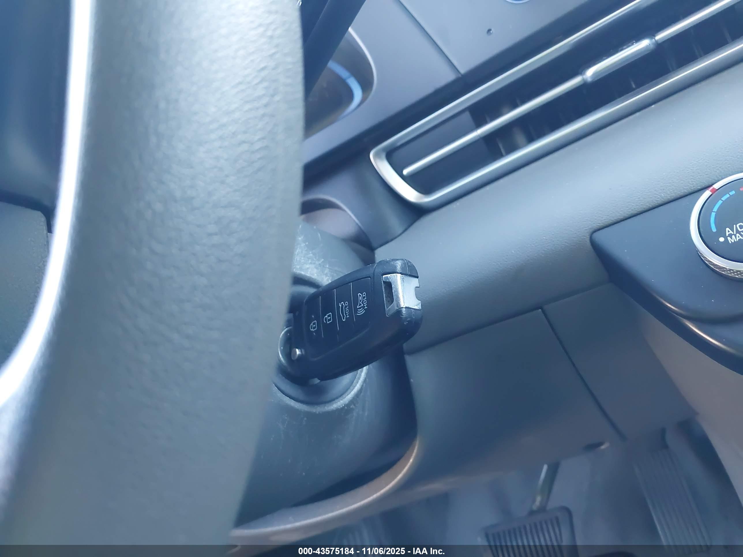 HYUNDAI ELANTRA image 11