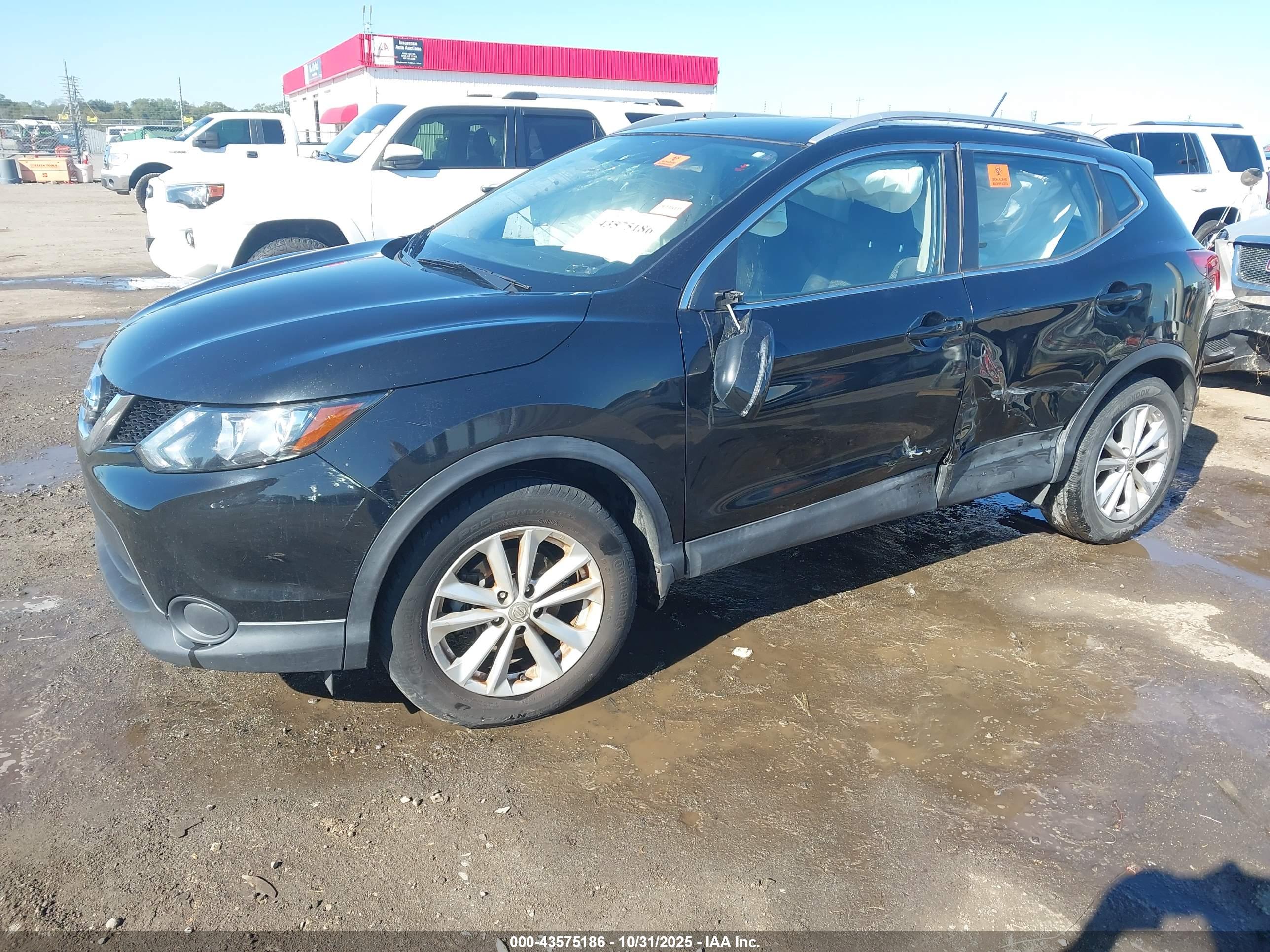 NISSAN ROGUE image 2