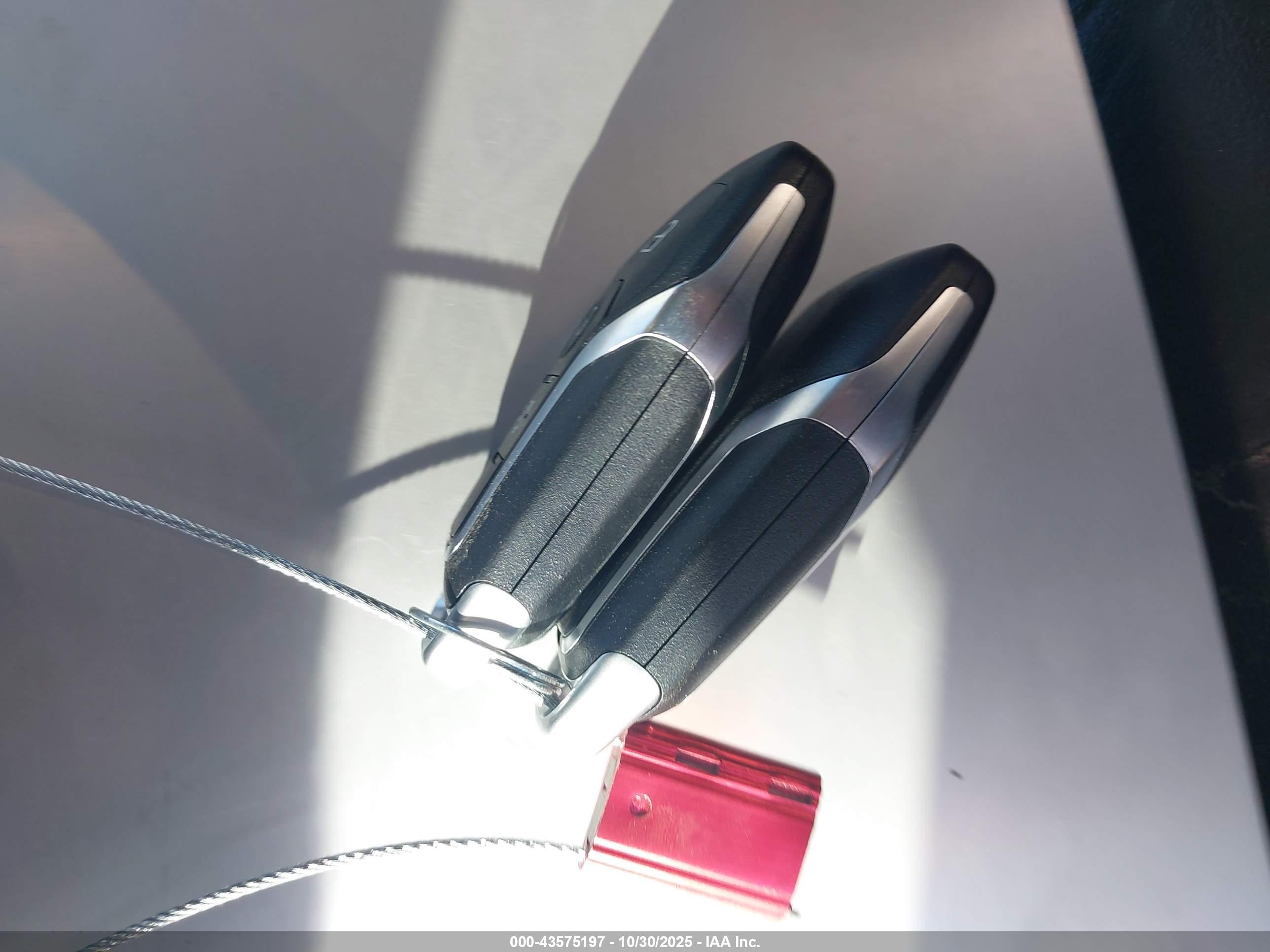 FORD FUSION image 11