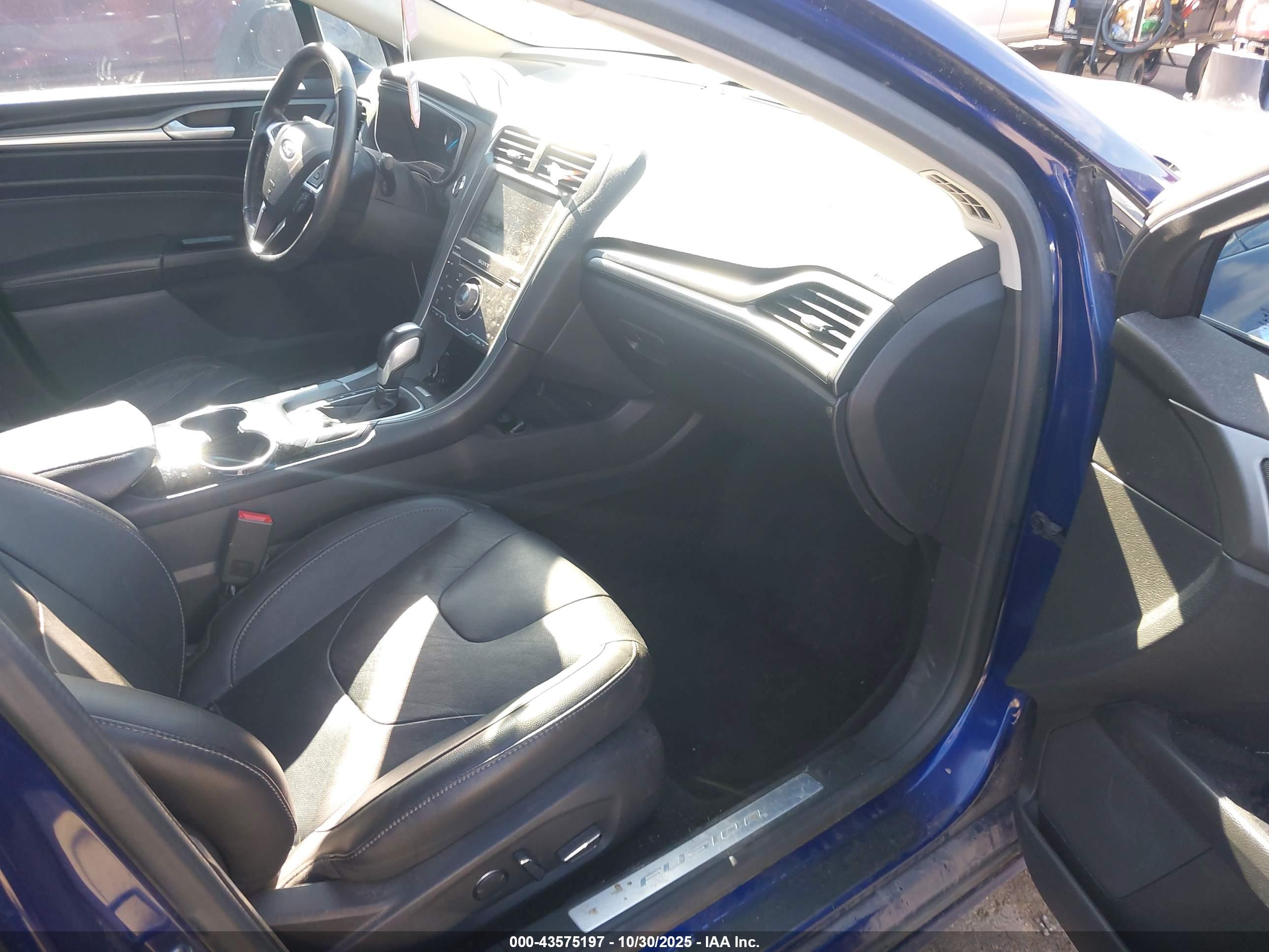 FORD FUSION image 5