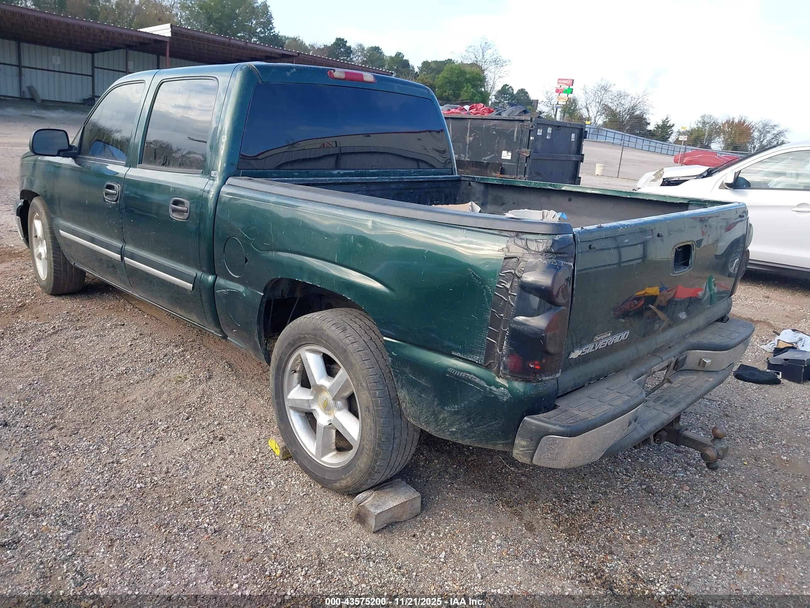 CHEVROLET SILVERADO image 3