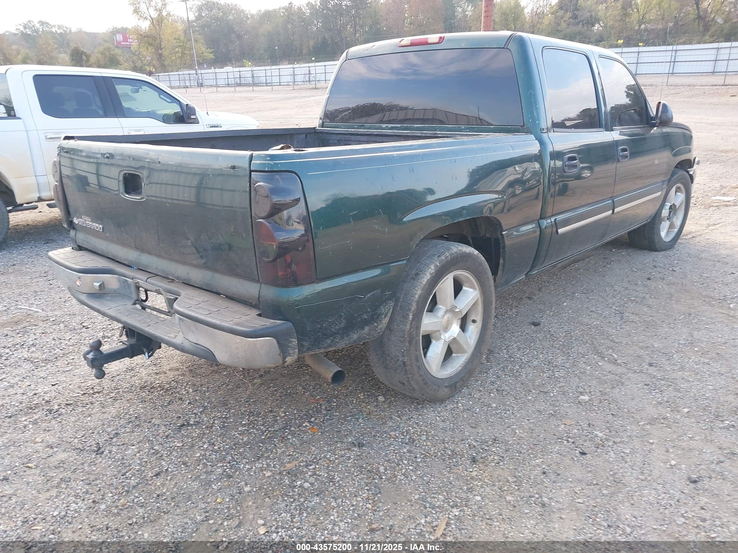 CHEVROLET SILVERADO image 4