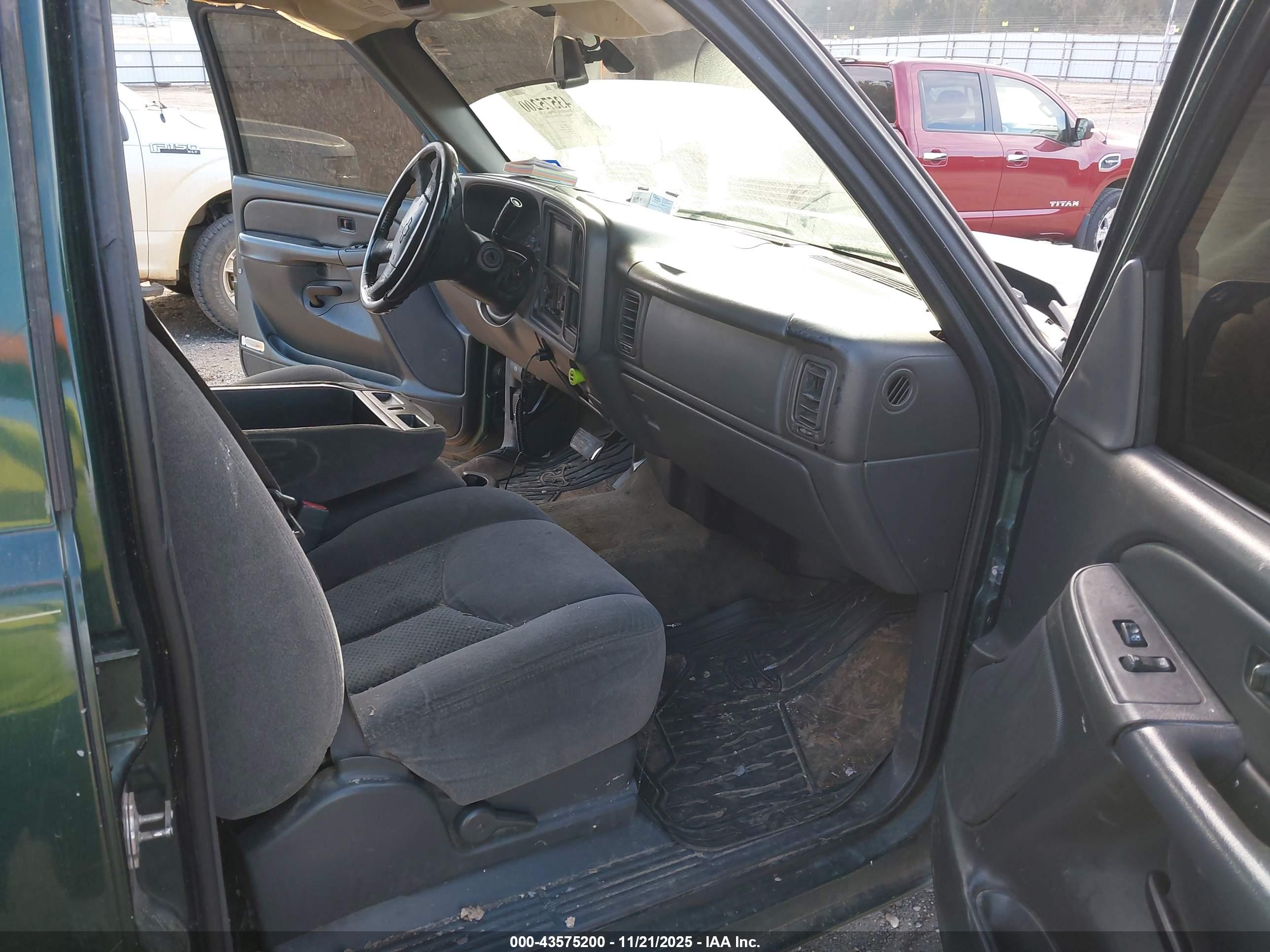 CHEVROLET SILVERADO image 5