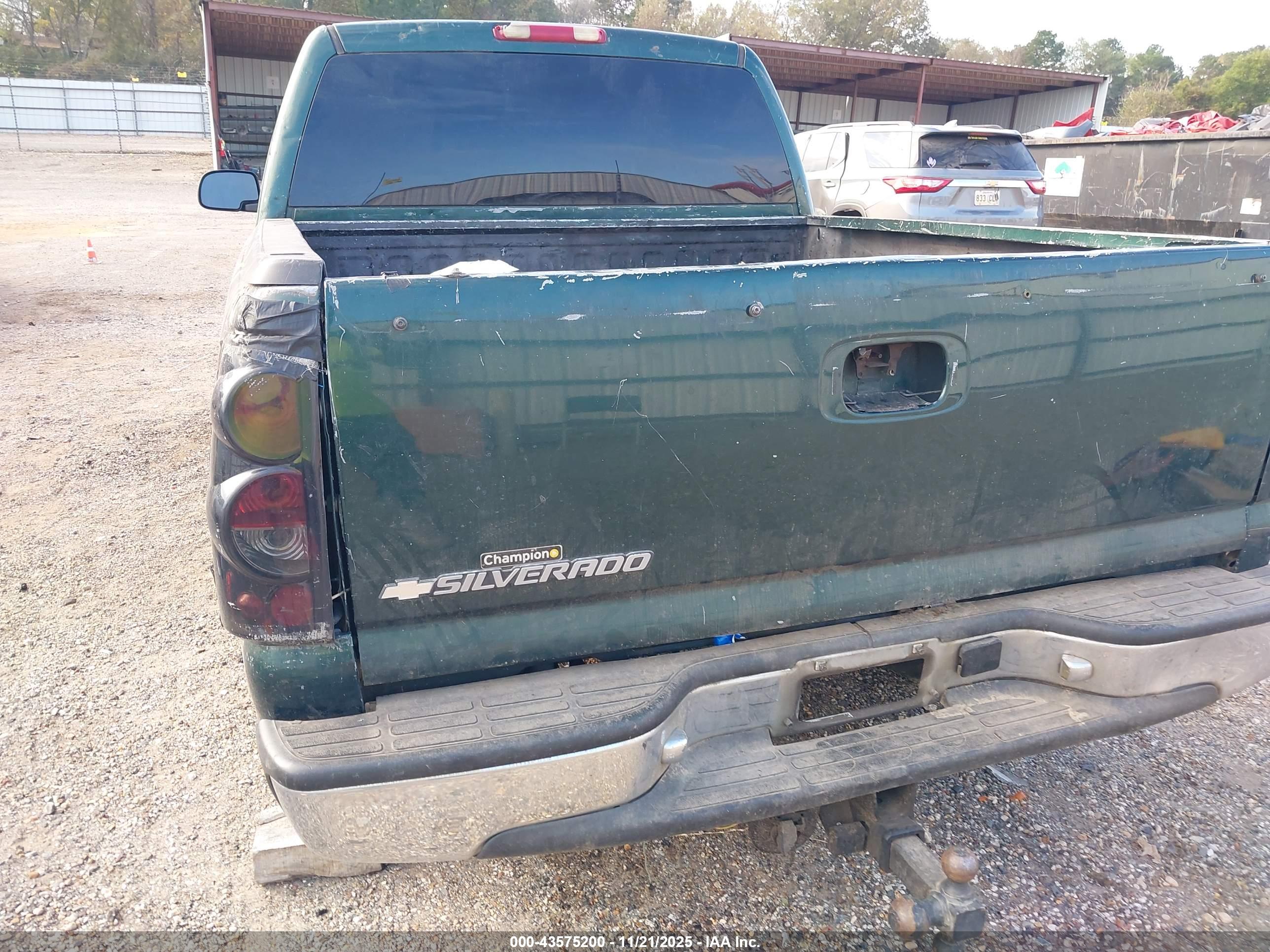 CHEVROLET SILVERADO image 6