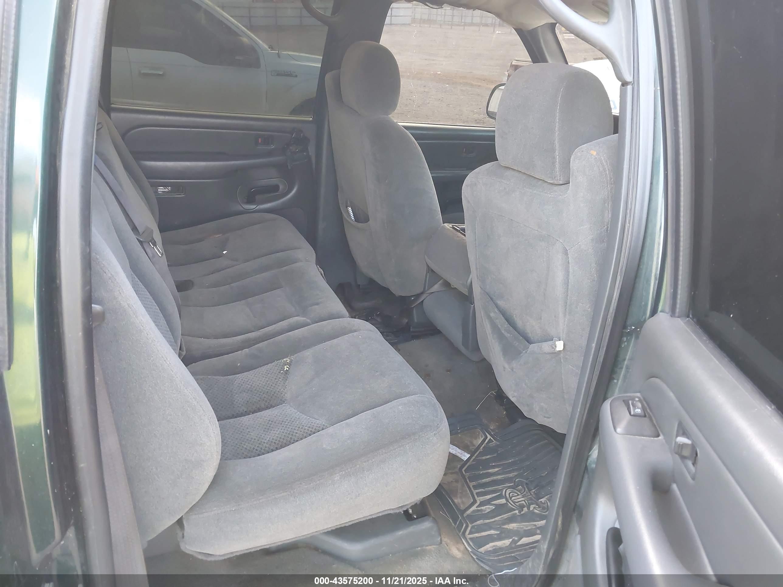 CHEVROLET SILVERADO image 8