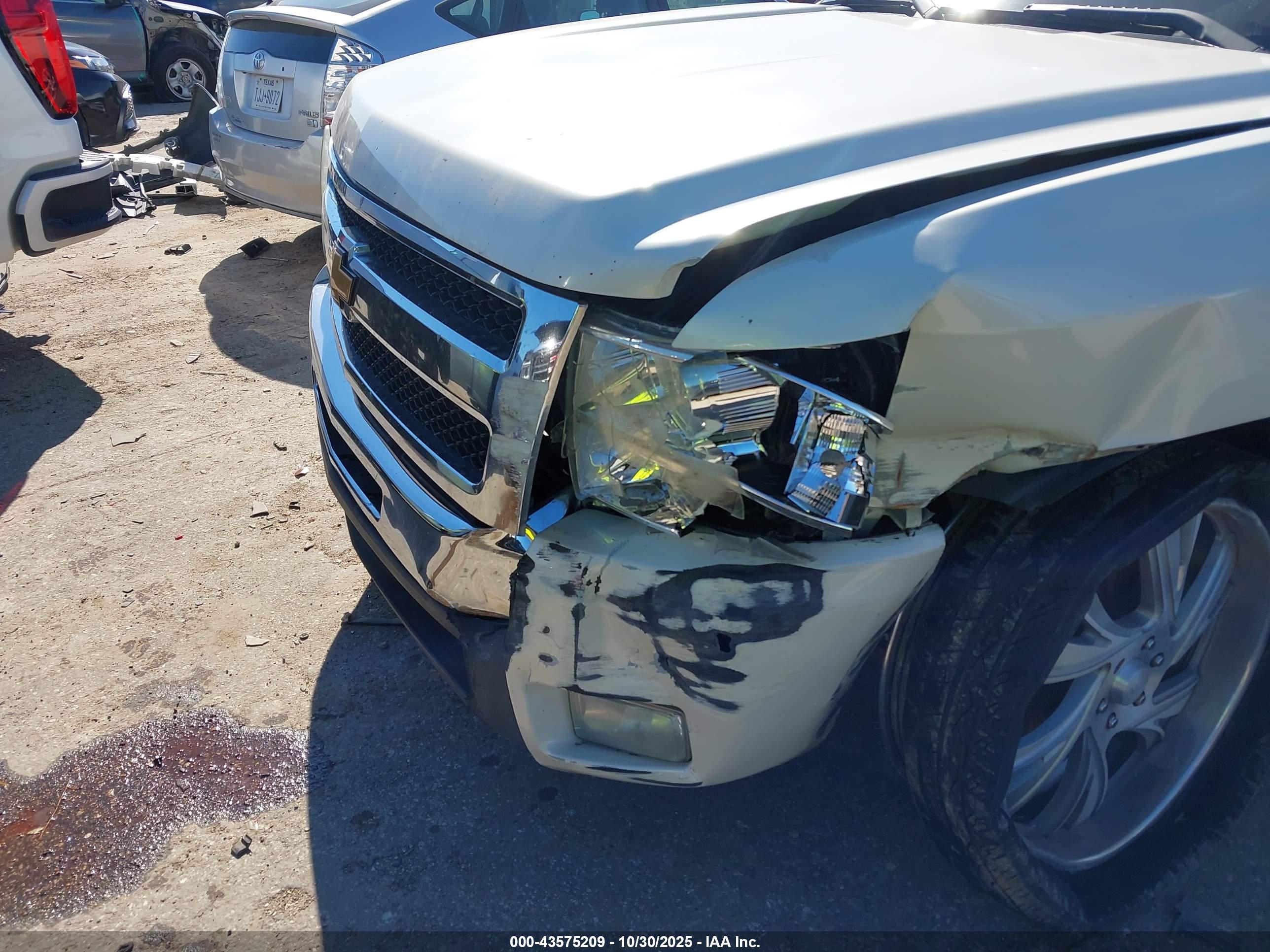CHEVROLET SILVERADO image 10
