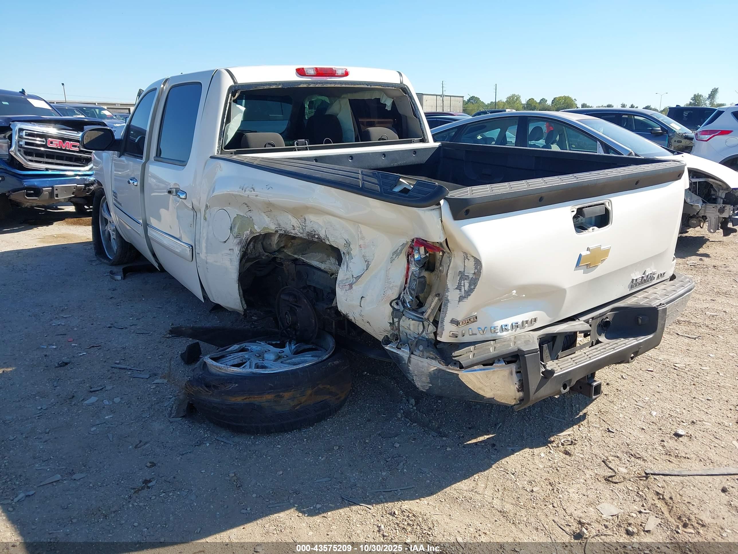 CHEVROLET SILVERADO image 3