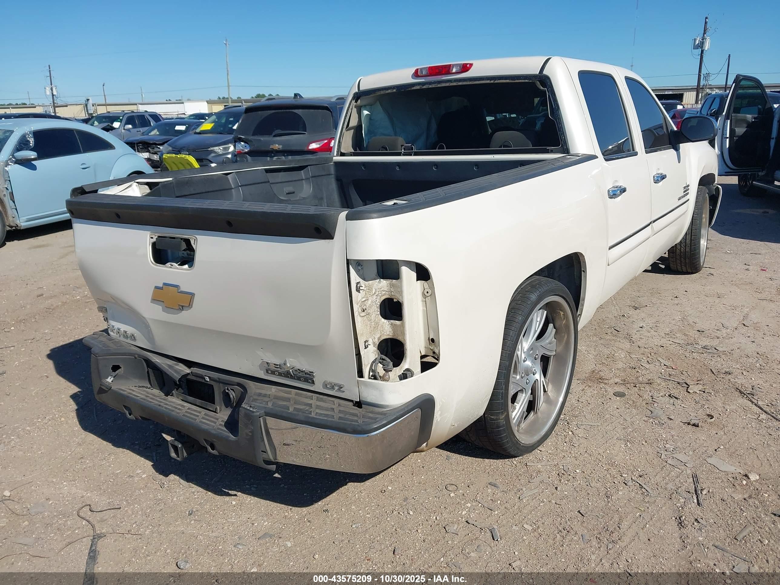CHEVROLET SILVERADO image 4