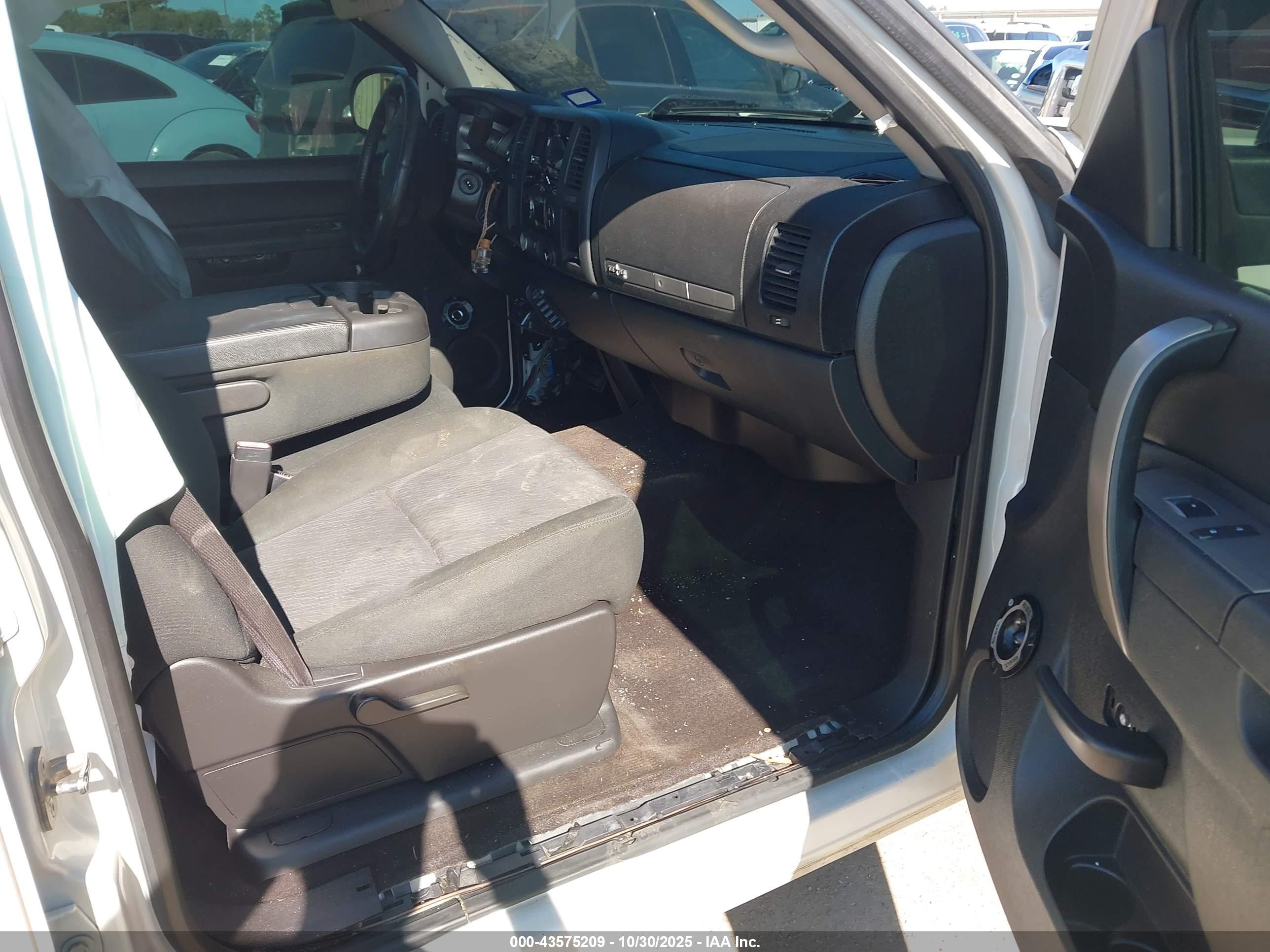 CHEVROLET SILVERADO image 5