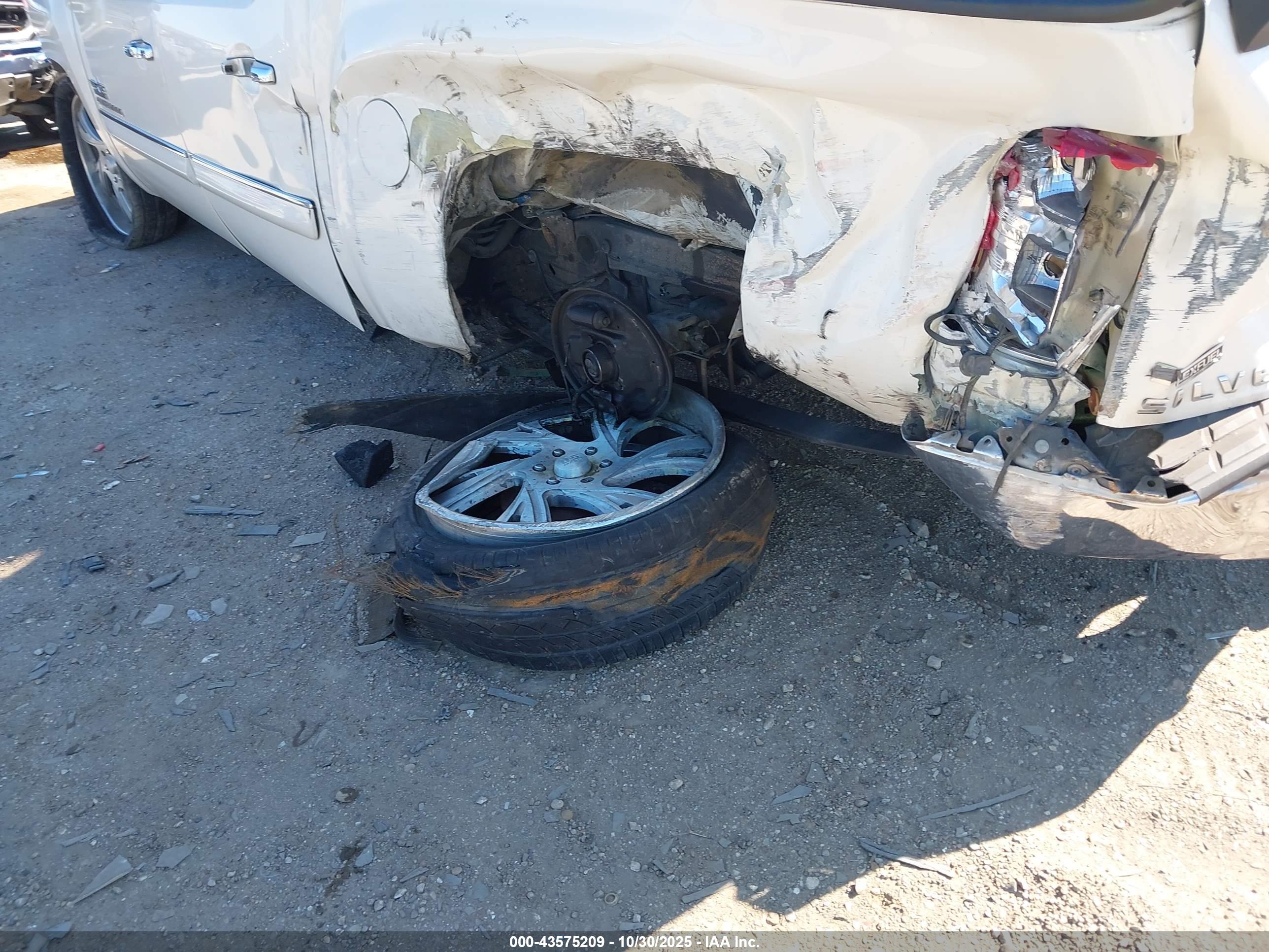 CHEVROLET SILVERADO image 6