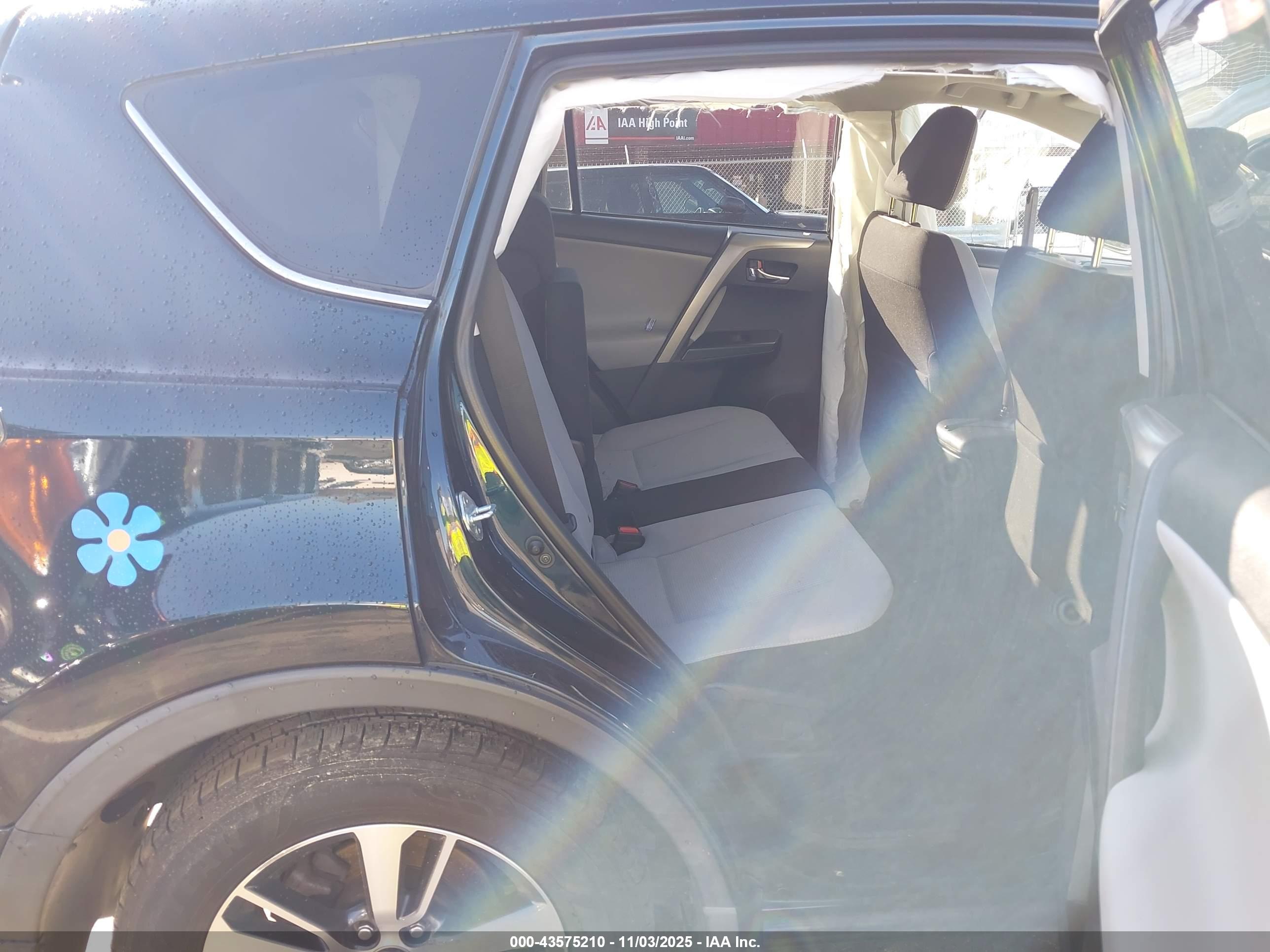 TOYOTA RAV4 image 8