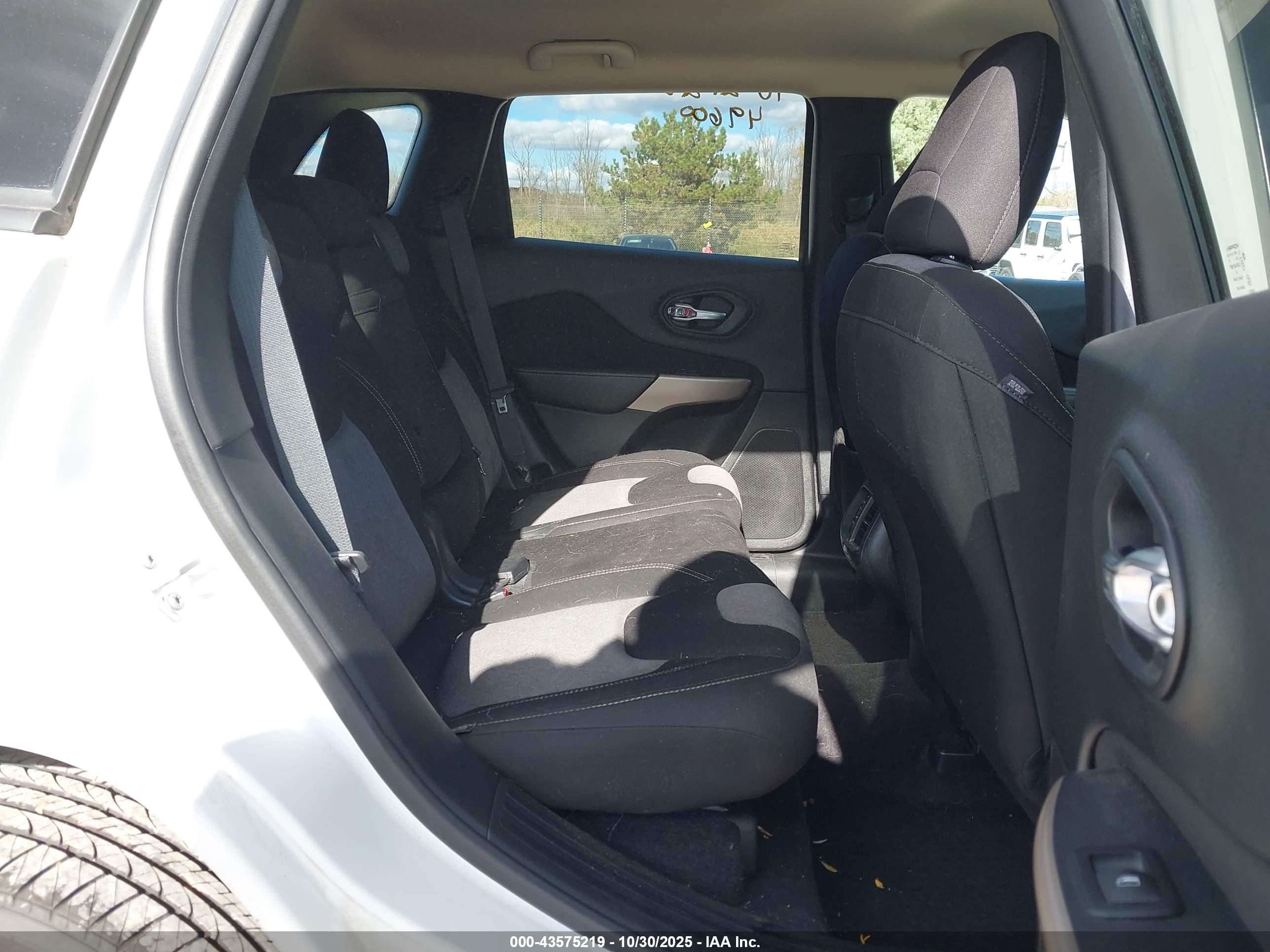 JEEP CHEROKEE image 8
