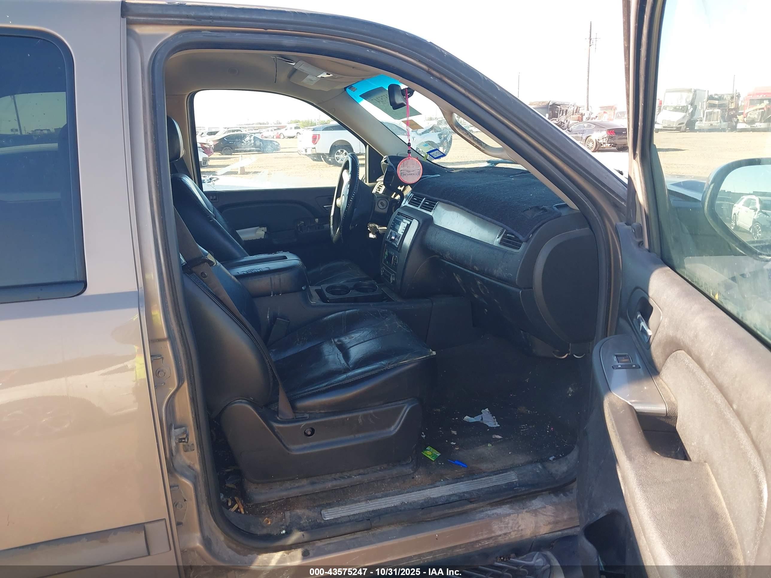 CHEVROLET TAHOE image 5
