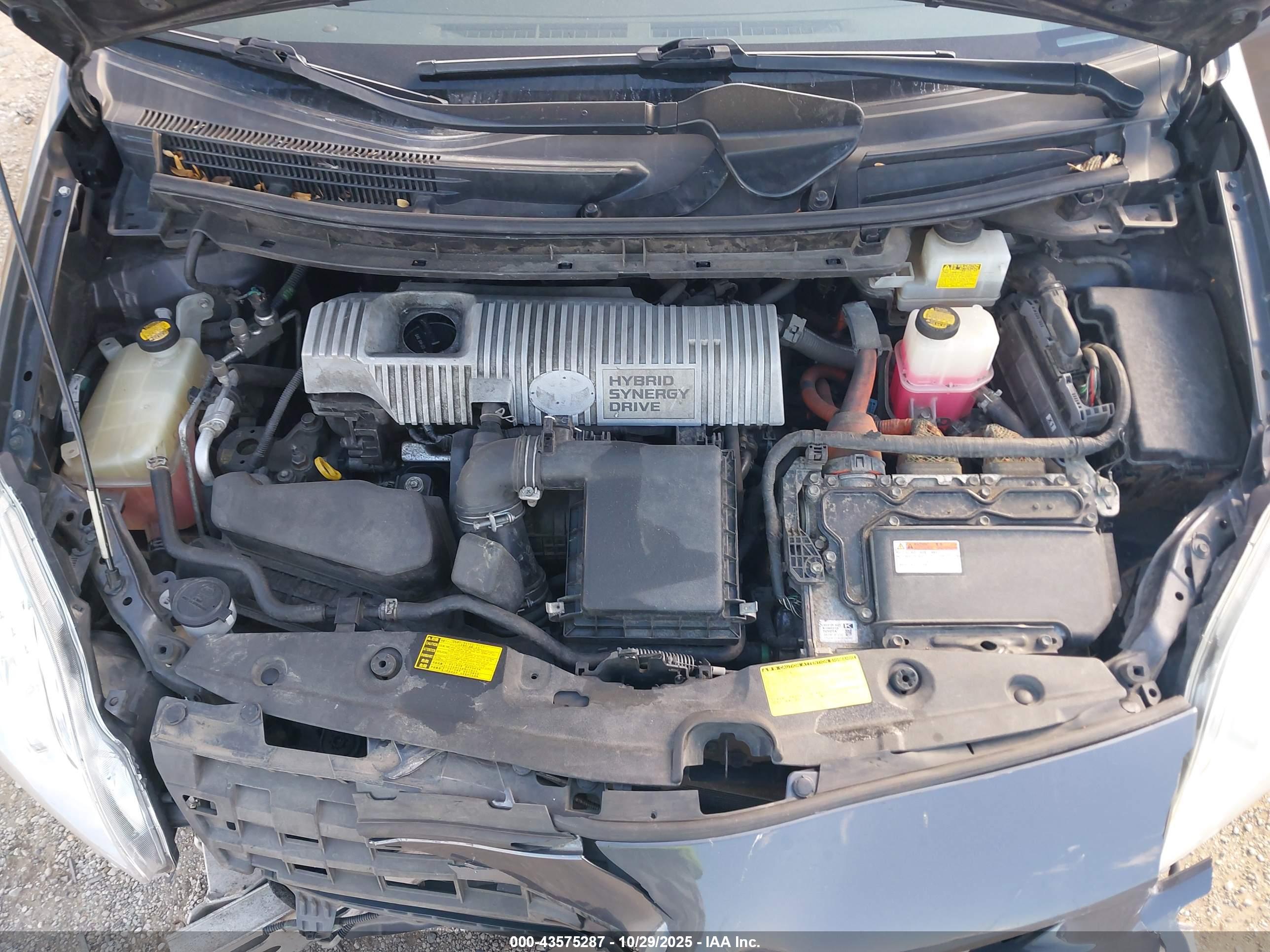 TOYOTA PRIUS image 10