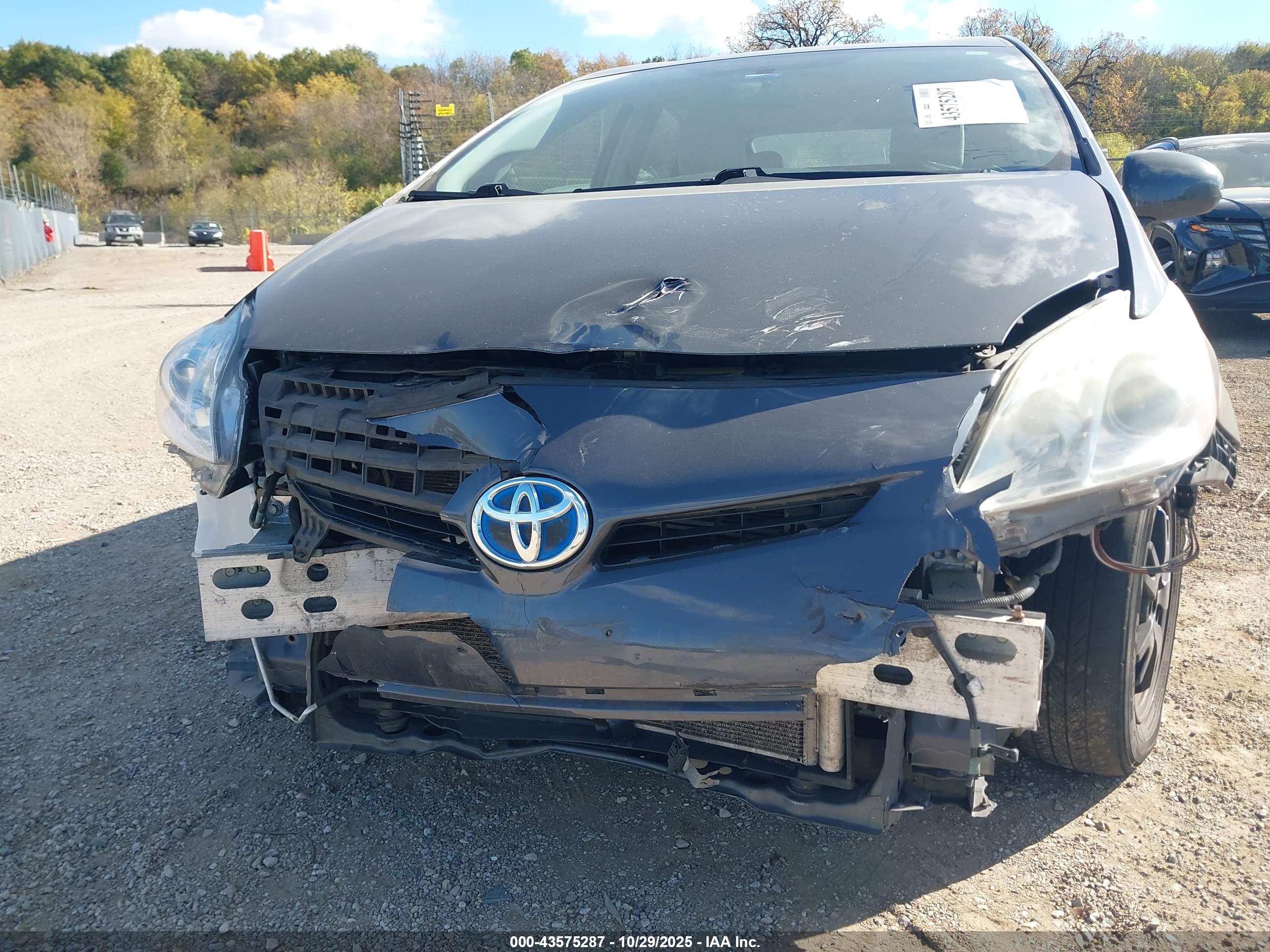 TOYOTA PRIUS image 6