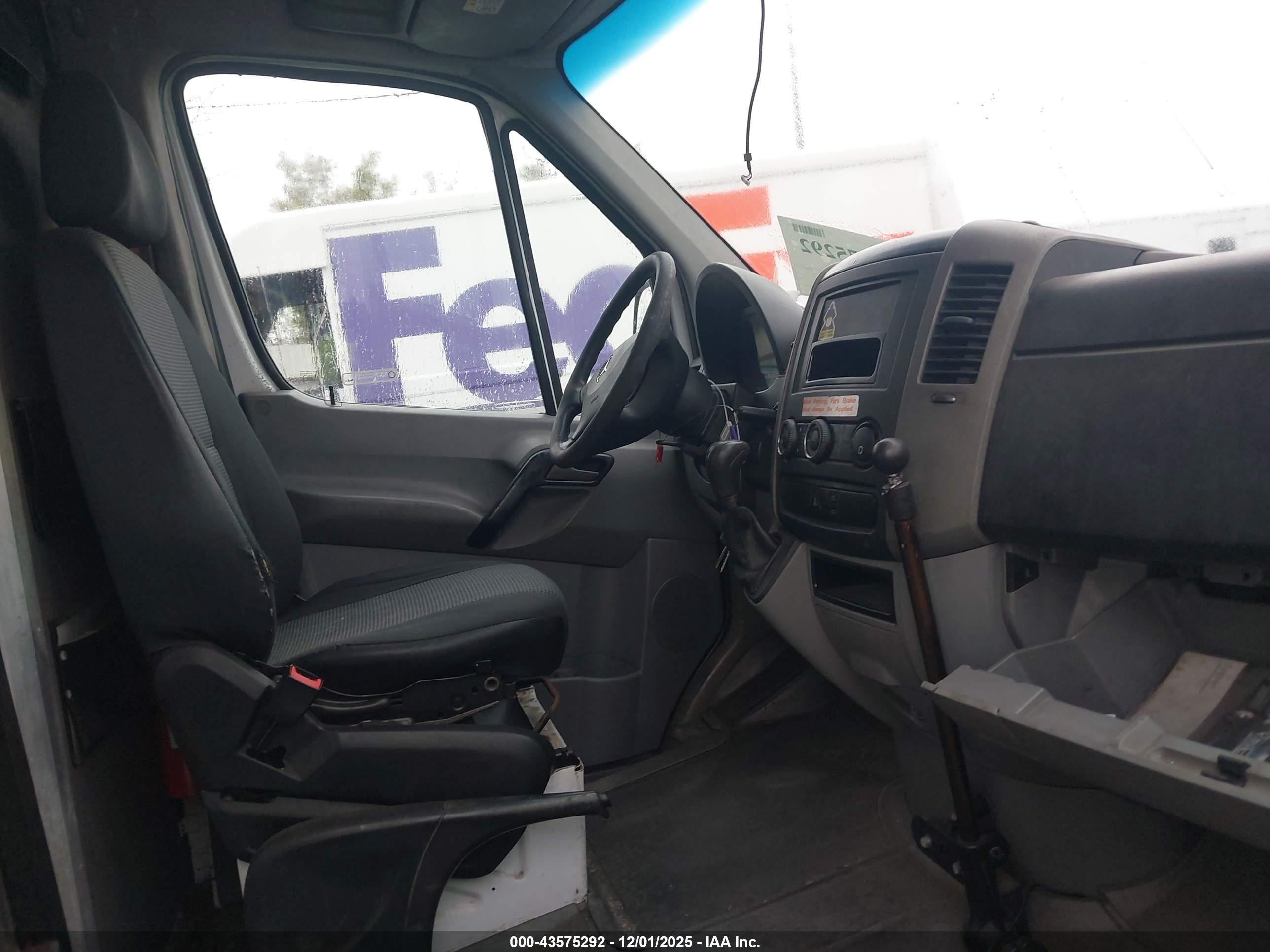 MERCEDES-BENZ SPRINTER image 5