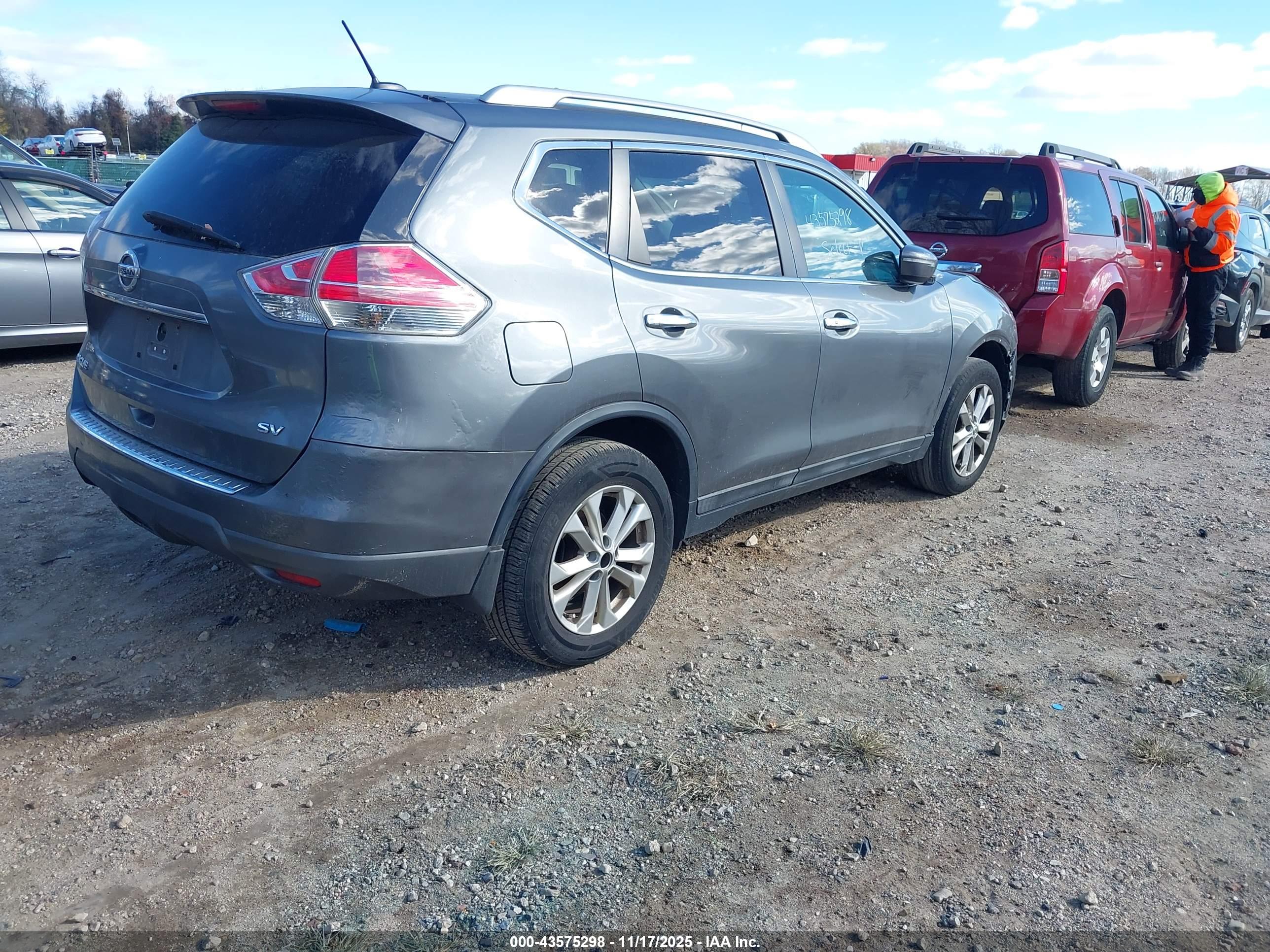 NISSAN ROGUE image 4