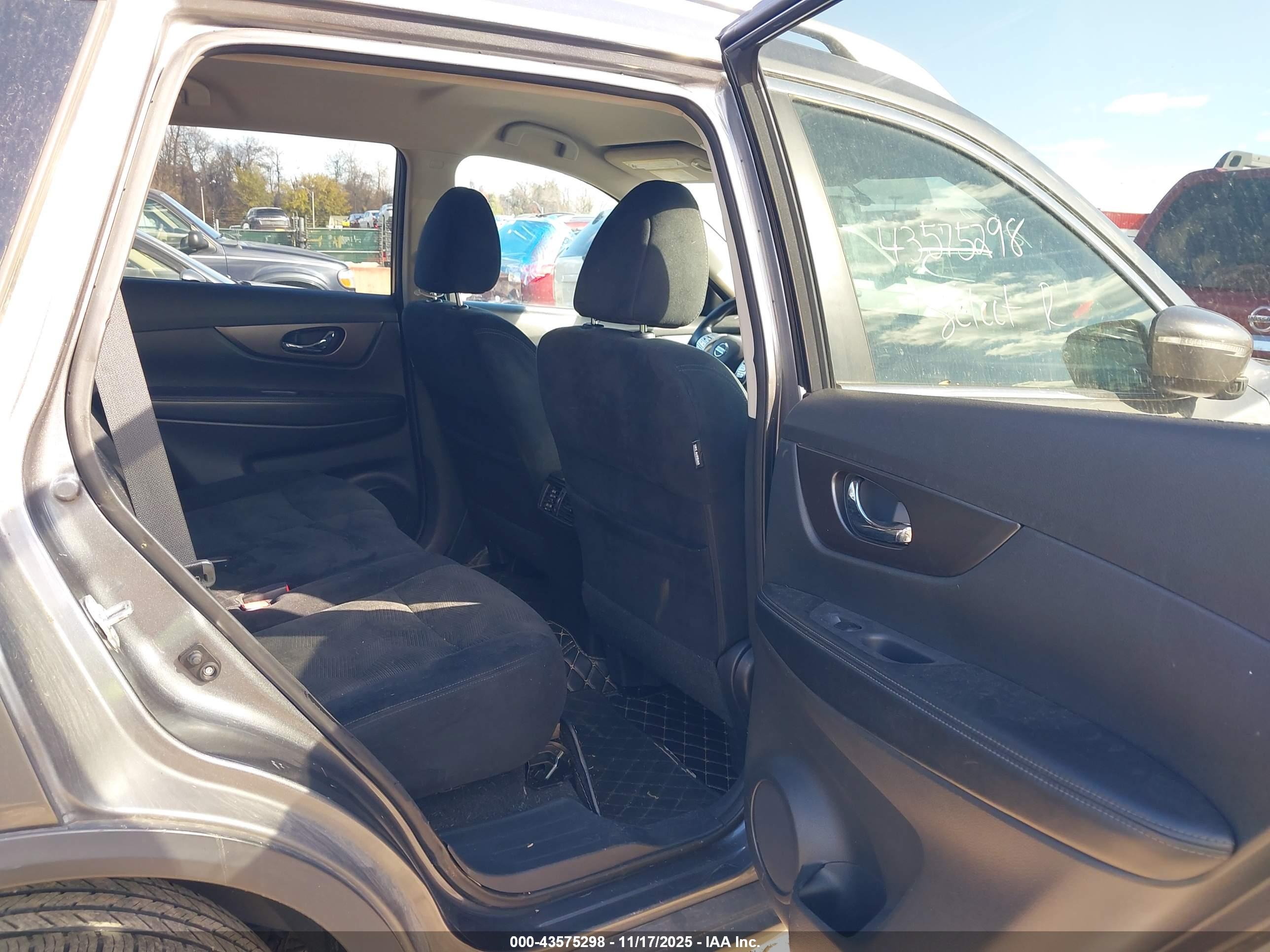 NISSAN ROGUE image 8