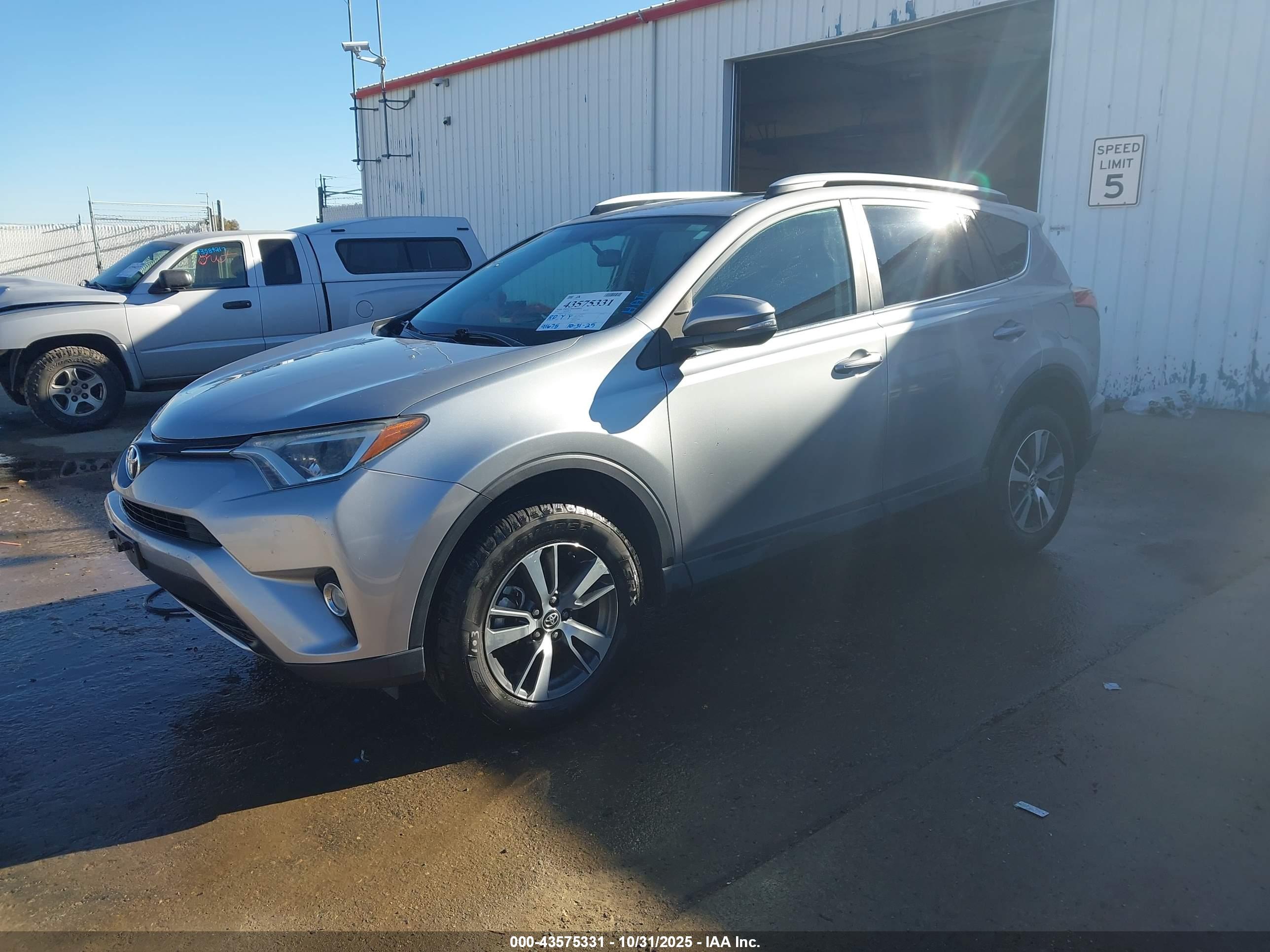 TOYOTA RAV4 image 2