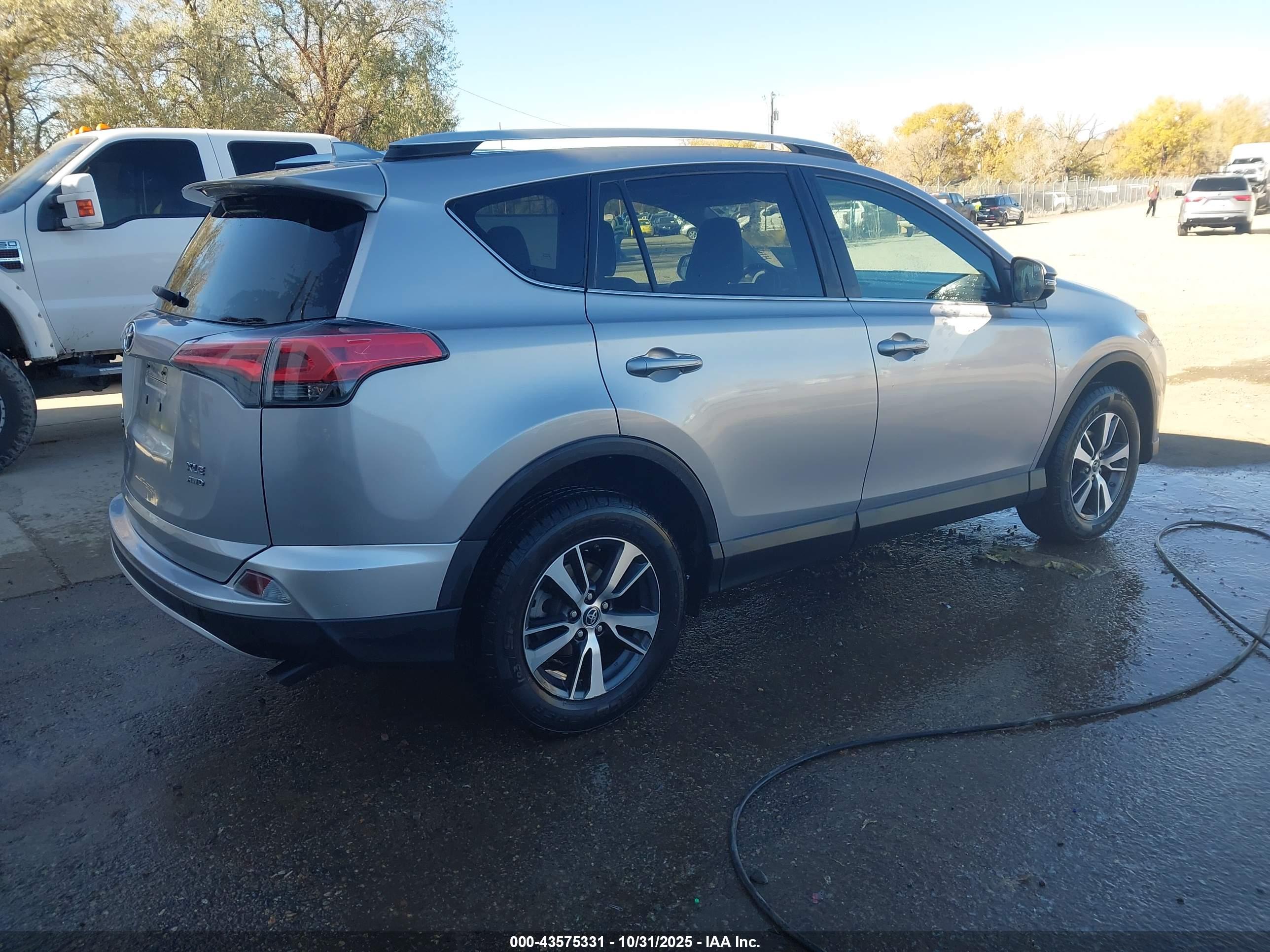 TOYOTA RAV4 image 4