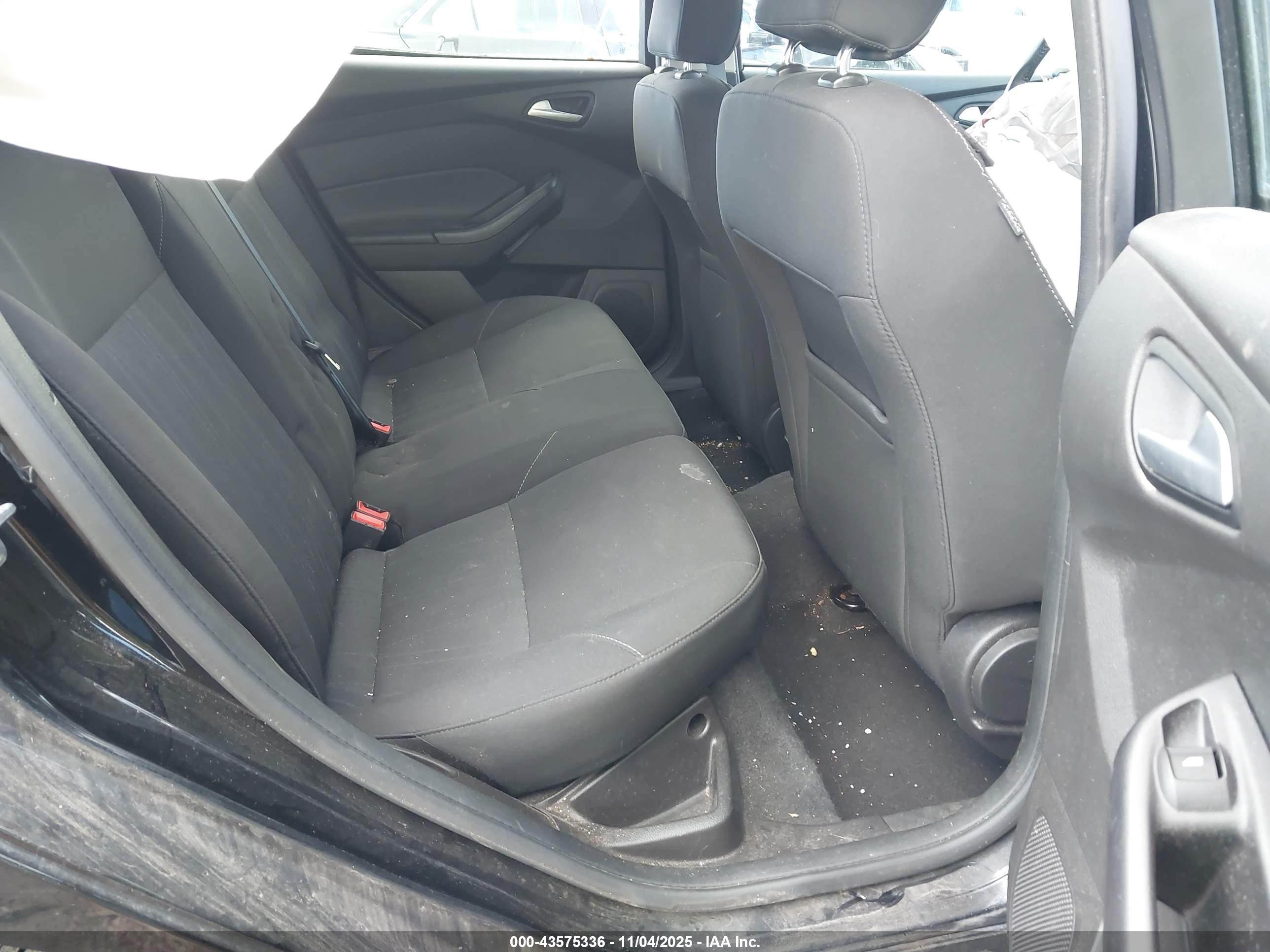 FORD FOCUS image 8