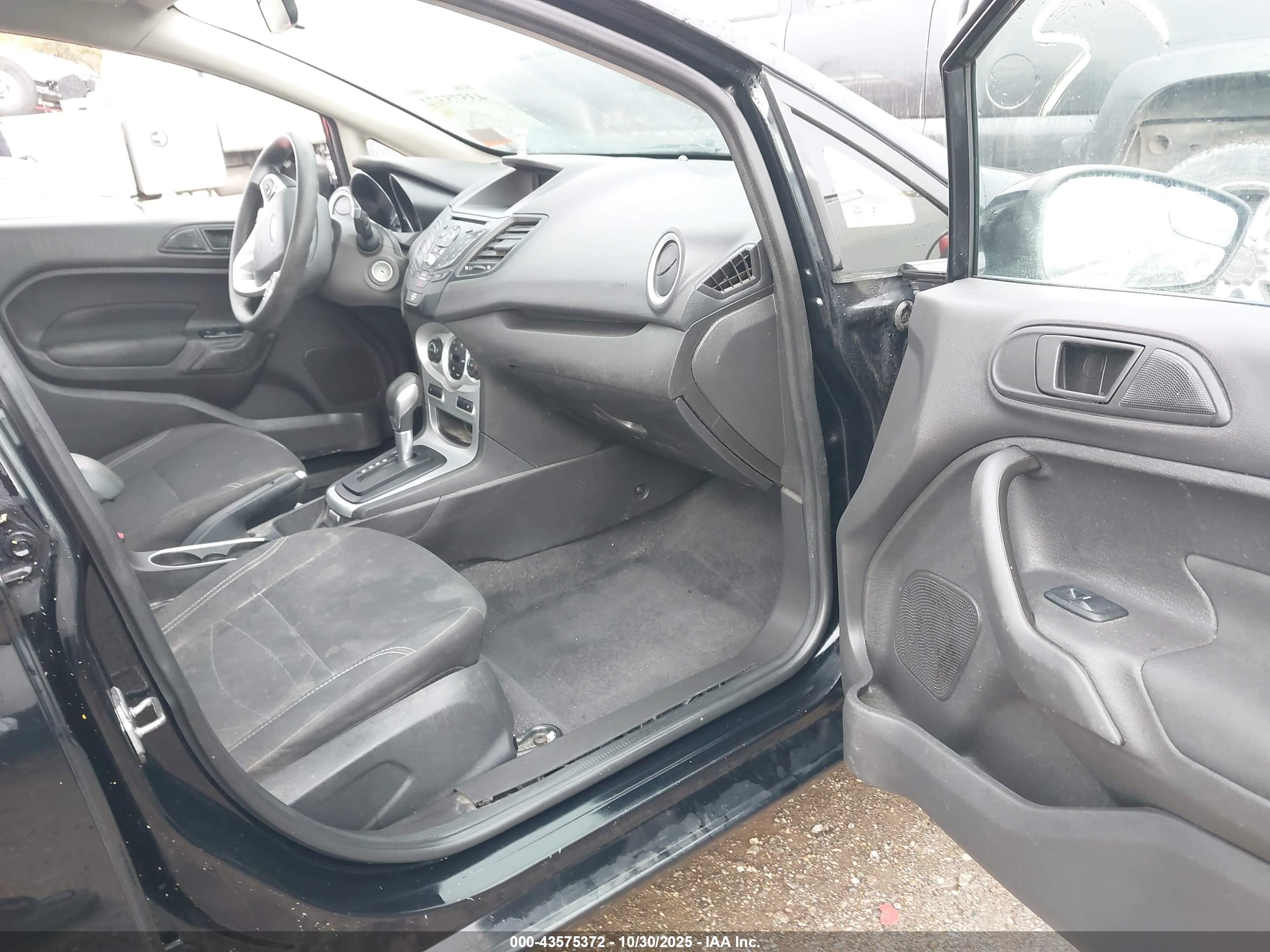 FORD FIESTA image 5