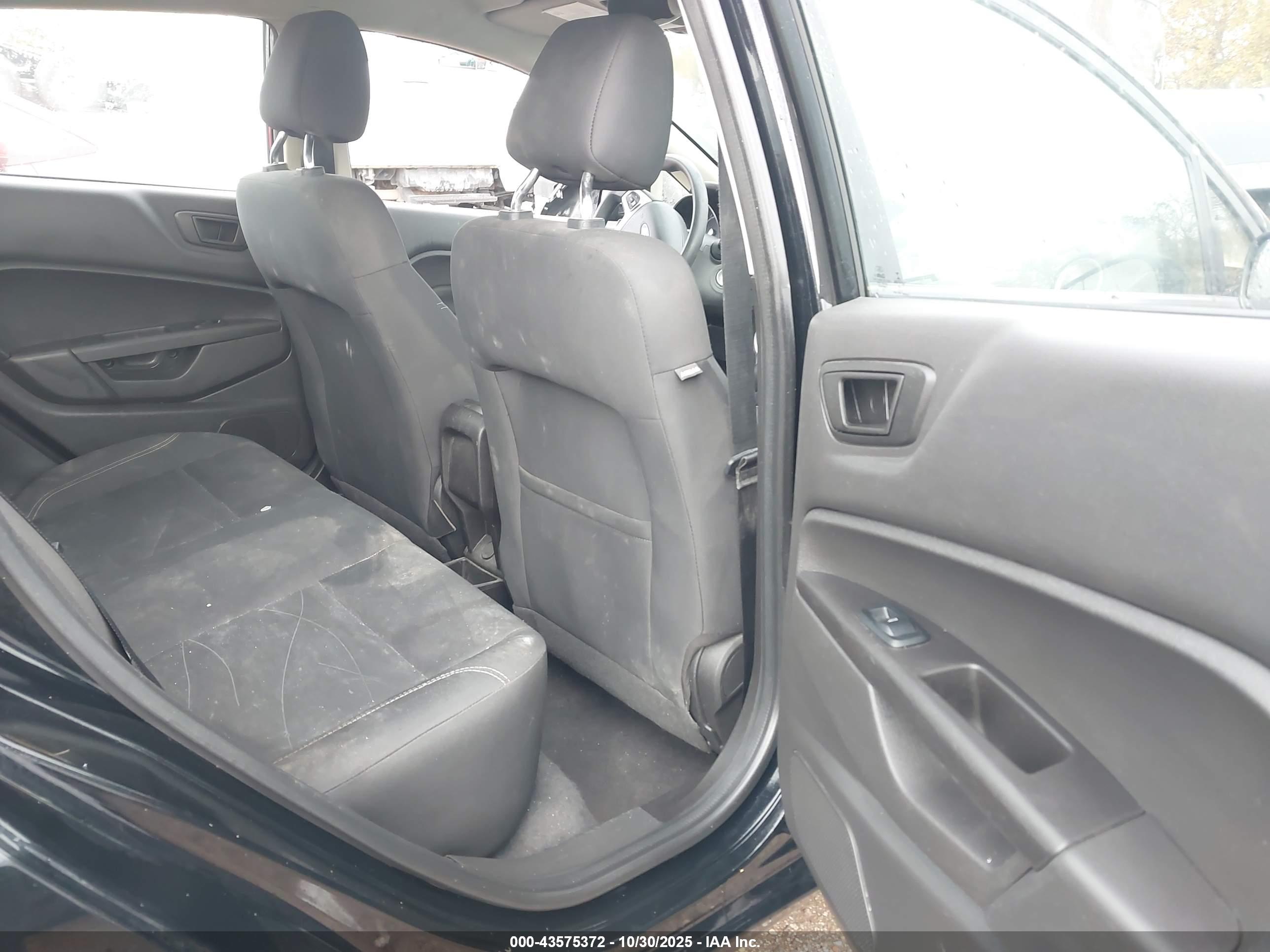 FORD FIESTA image 8