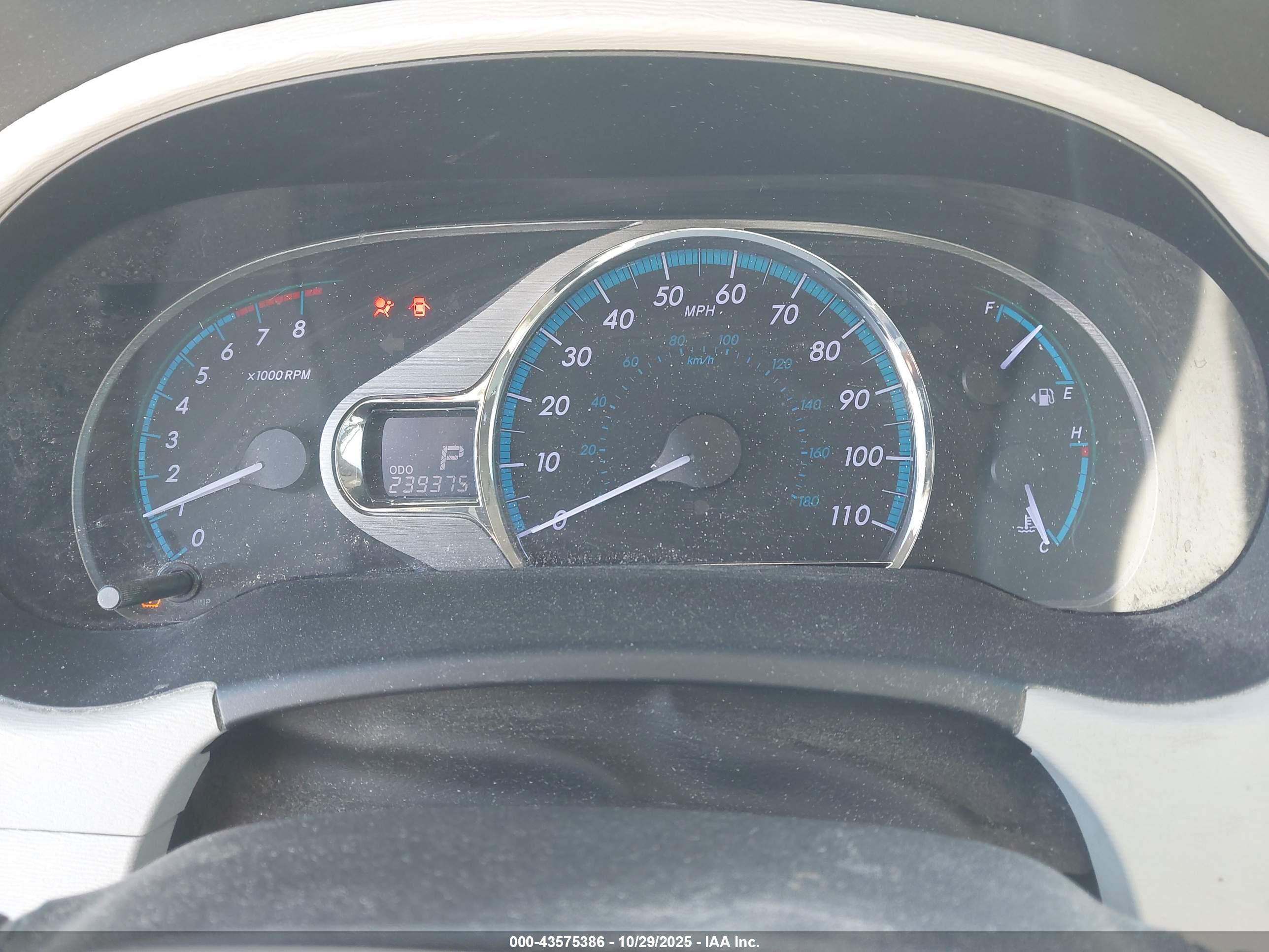 TOYOTA SIENNA image 7
