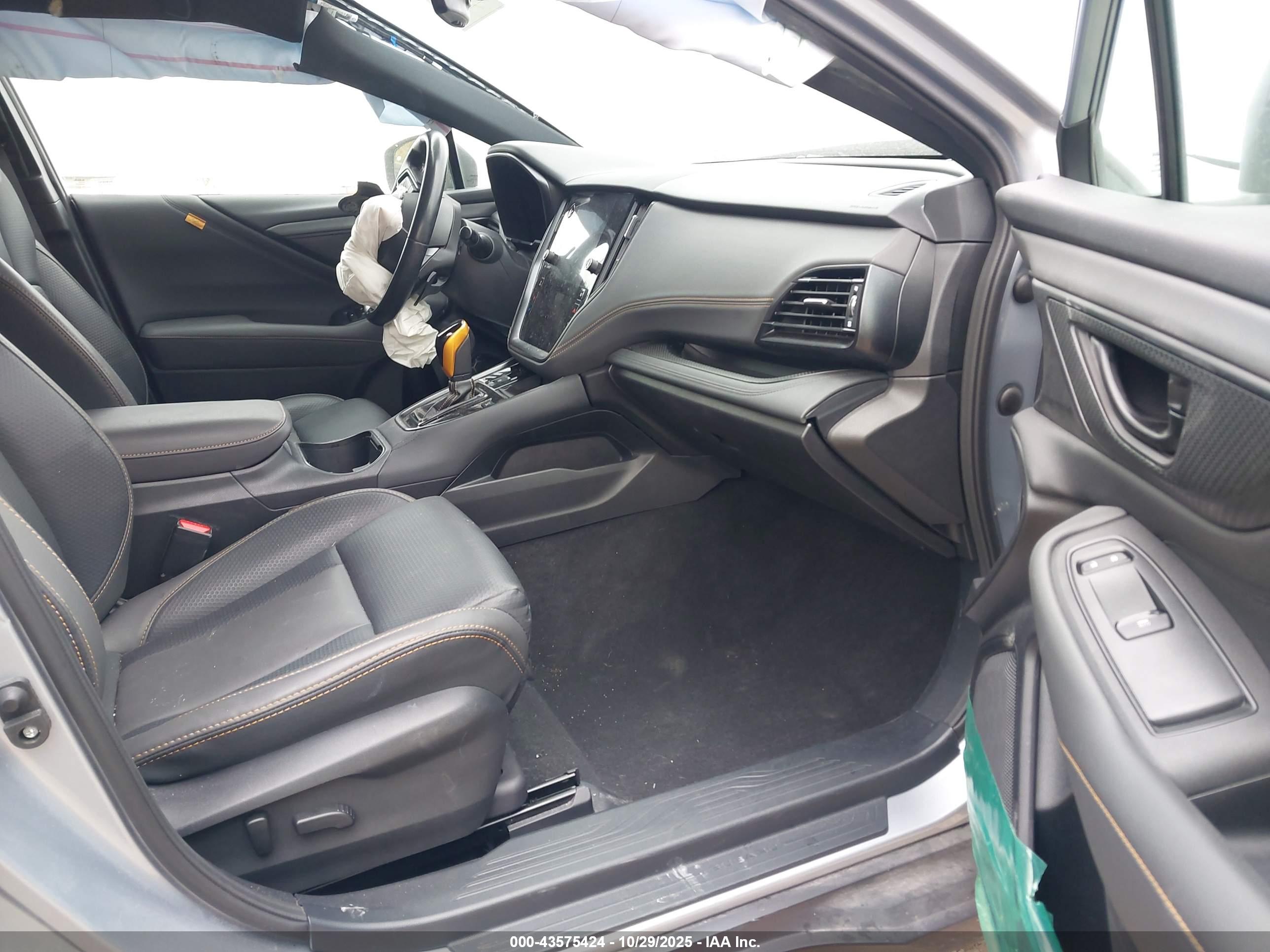SUBARU OUTBACK image 5