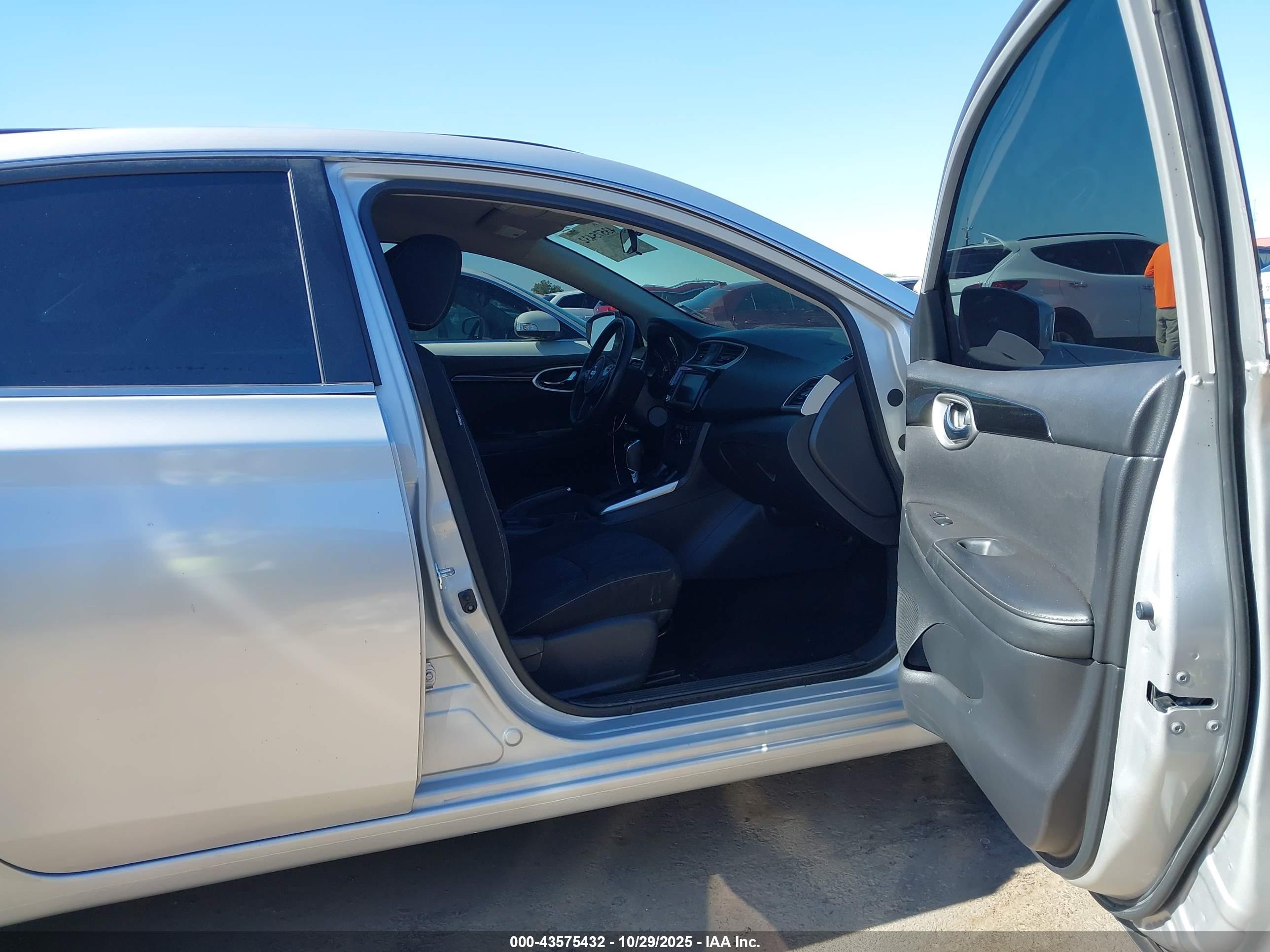NISSAN SENTRA image 5