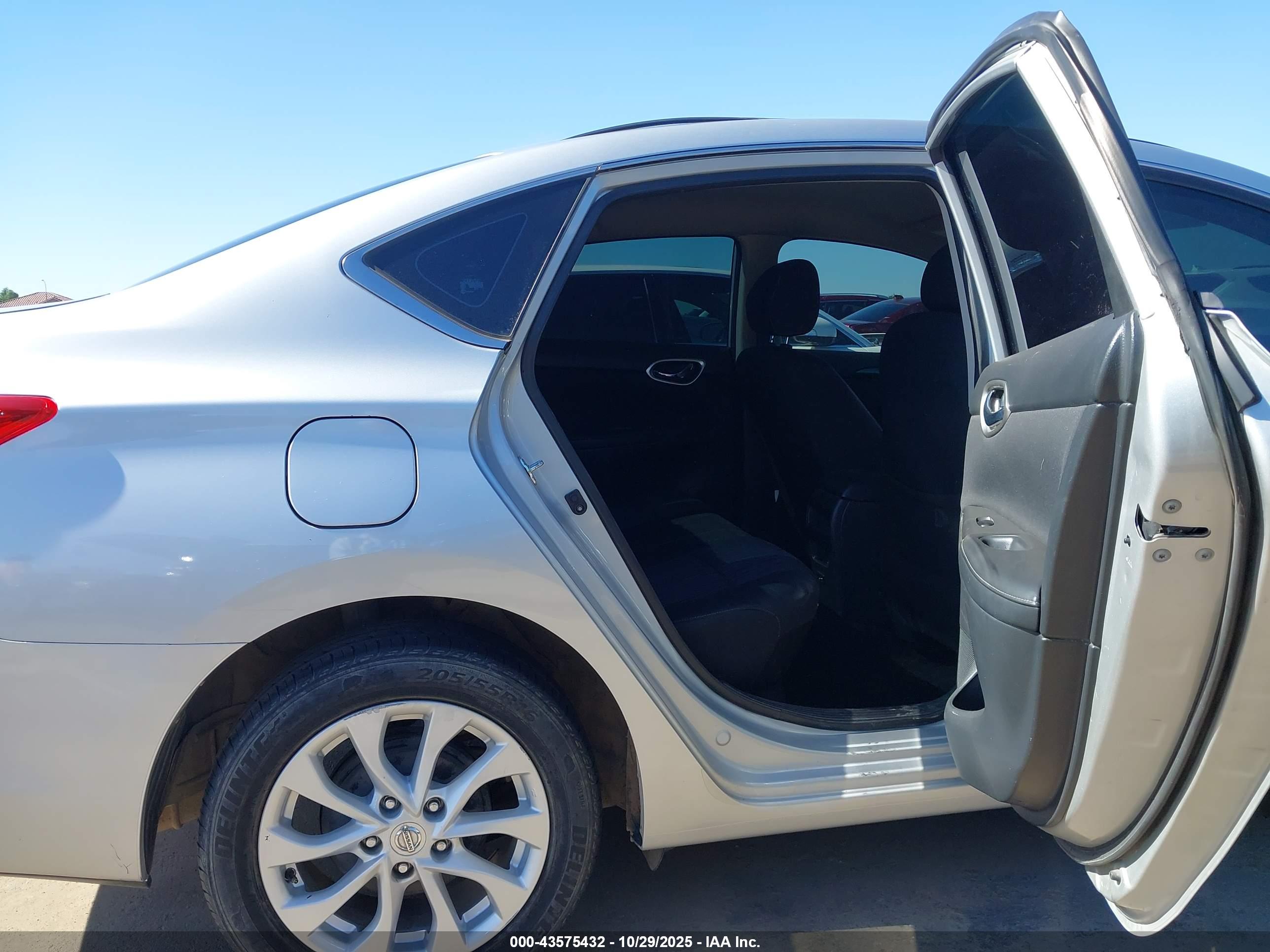 NISSAN SENTRA image 8
